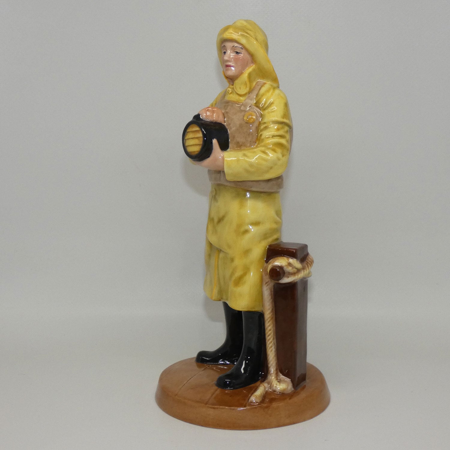 hn4570-royal-doulton-figure-lifeboat-man