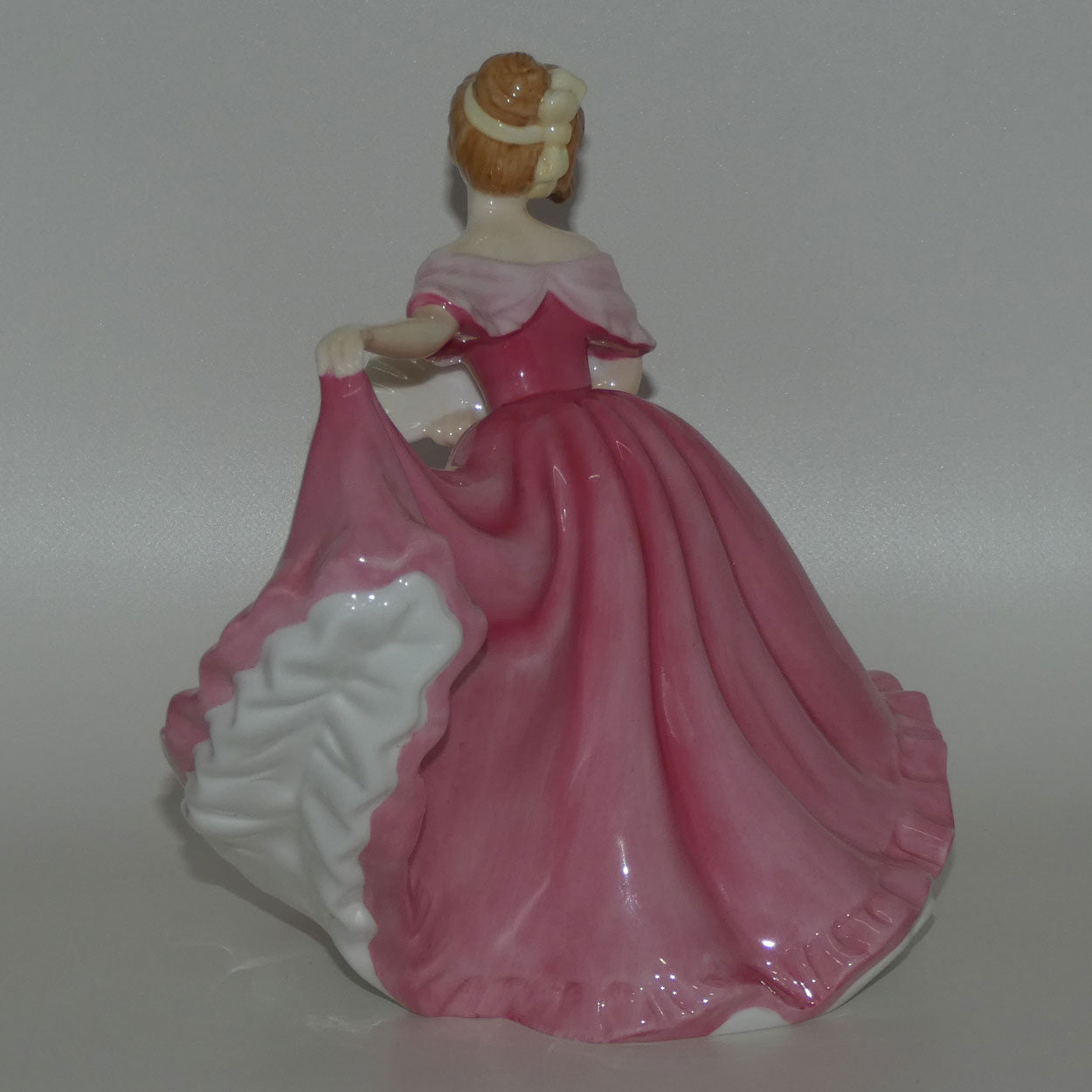 hn4865-royal-doulton-figure-elaine