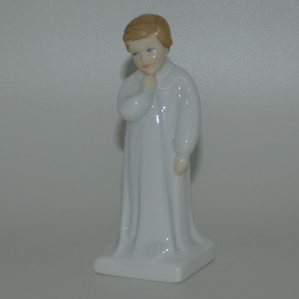 hn5648-royal-doulton-figure-darling-hn-icons
