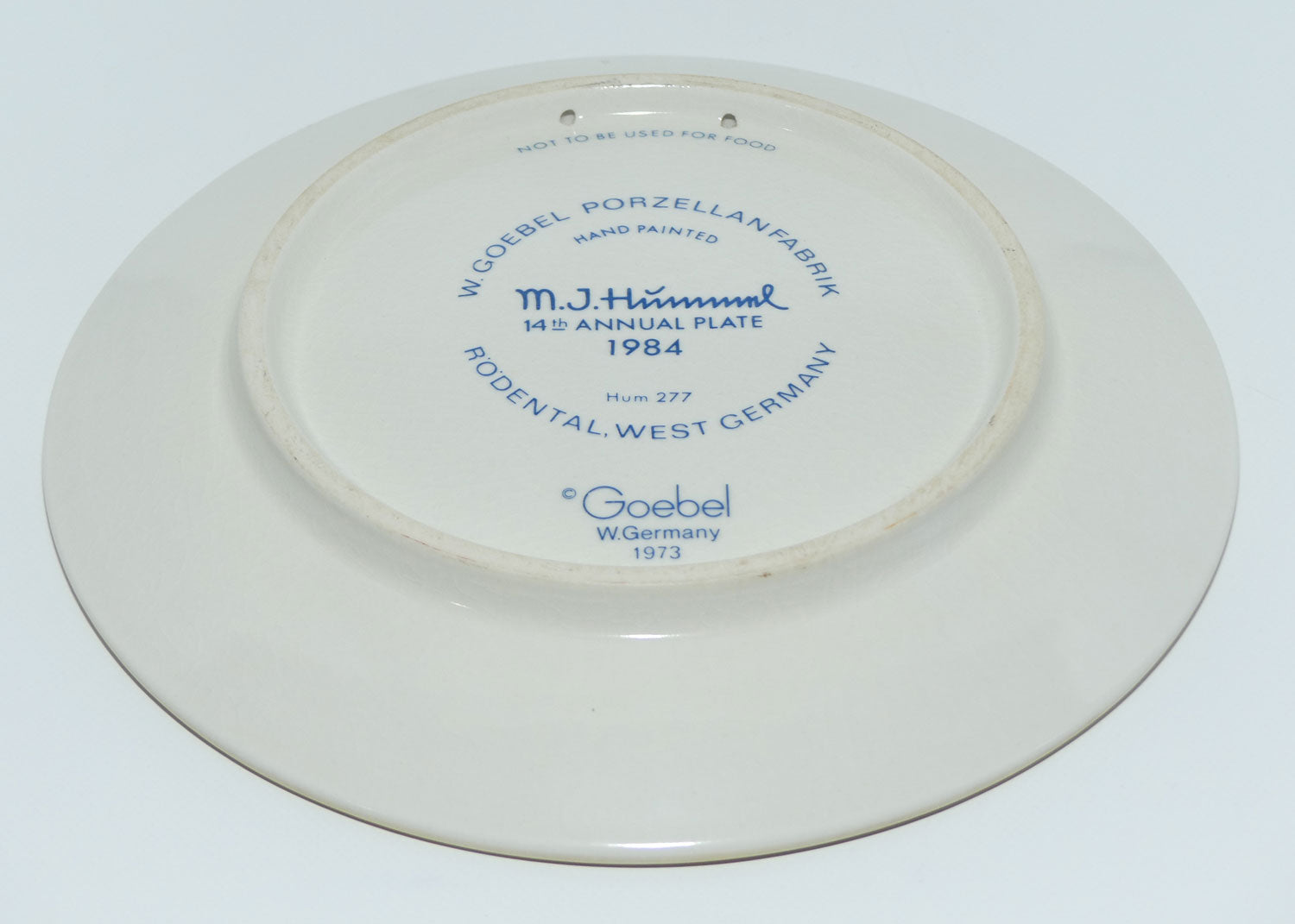 HUM0277 MI Hummel Annual Plate 1984 Little Helper