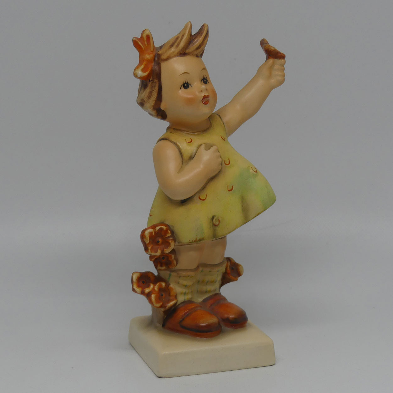 hum0072-mi-hummel-figure-spring-cheer-tmk3