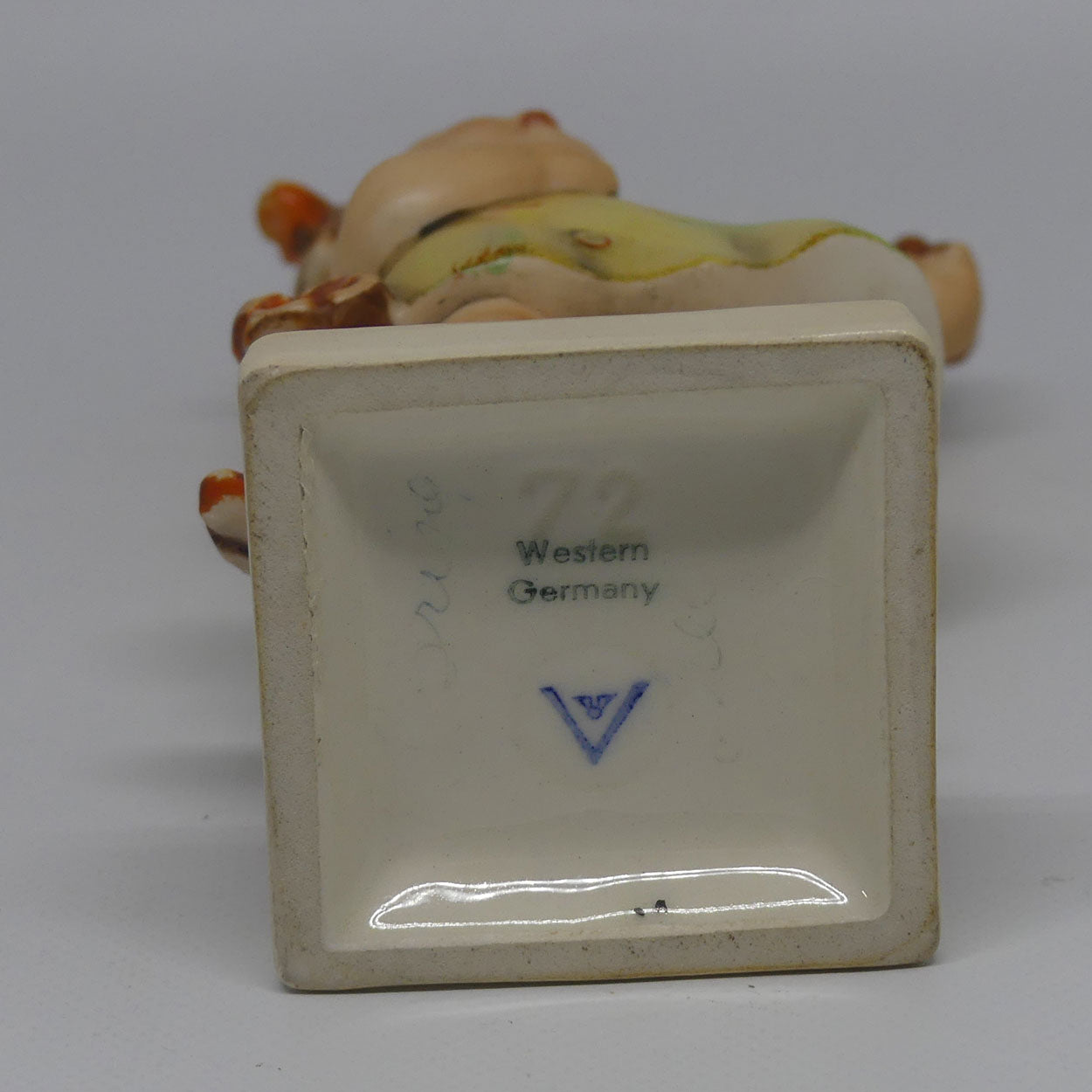 hum0072-mi-hummel-figure-spring-cheer-tmk3