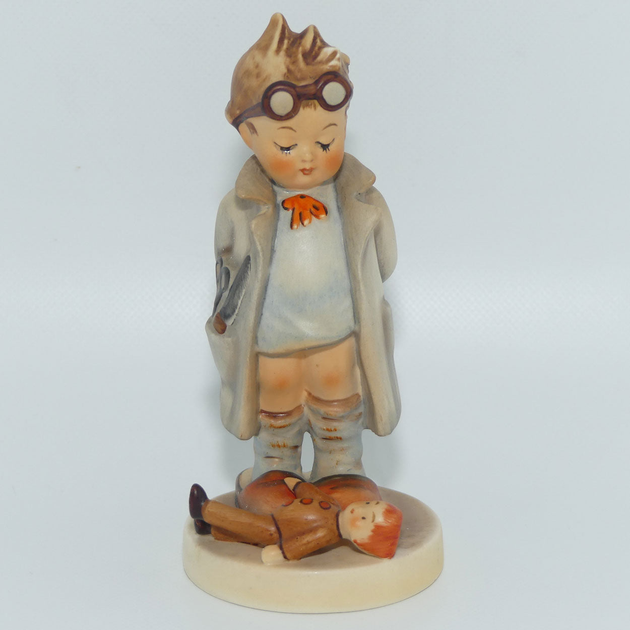 HUM0127 MI Hummel figure Doctor | TMK3