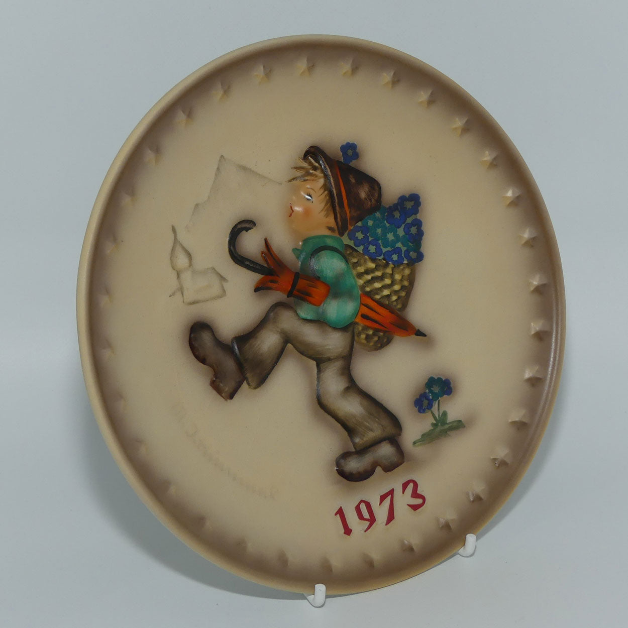 HUM0266 MI Hummel Annual Plate 1973 | Globe Trotter