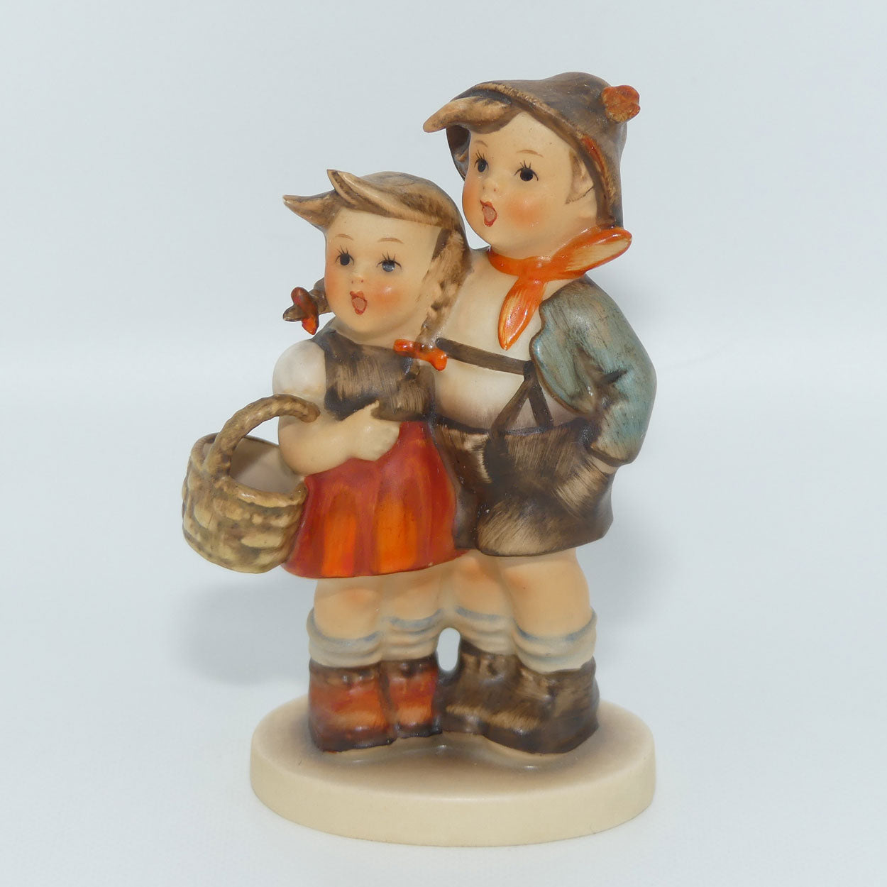 hum0094-3-0-mi-hummel-figure-surprise-tmk2
