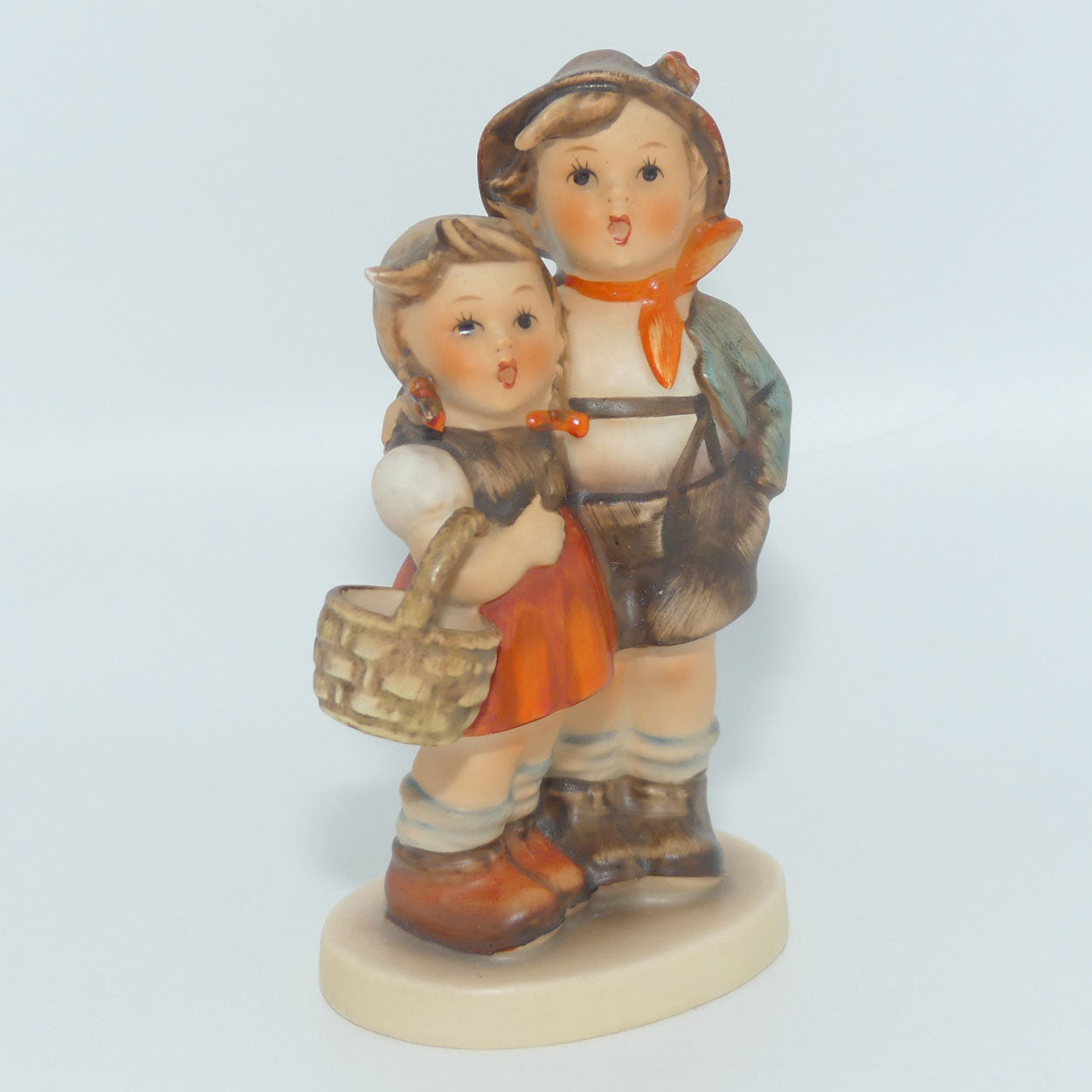 hum0094-3-0-mi-hummel-figure-surprise-tmk2