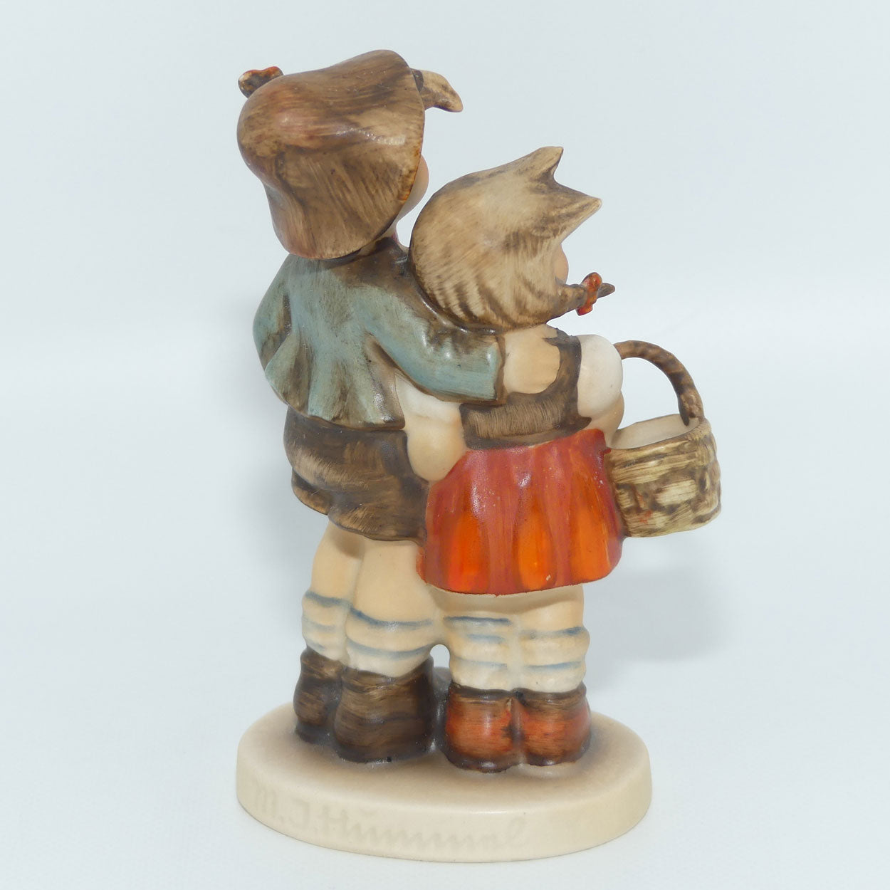 hum0094-3-0-mi-hummel-figure-surprise-tmk2