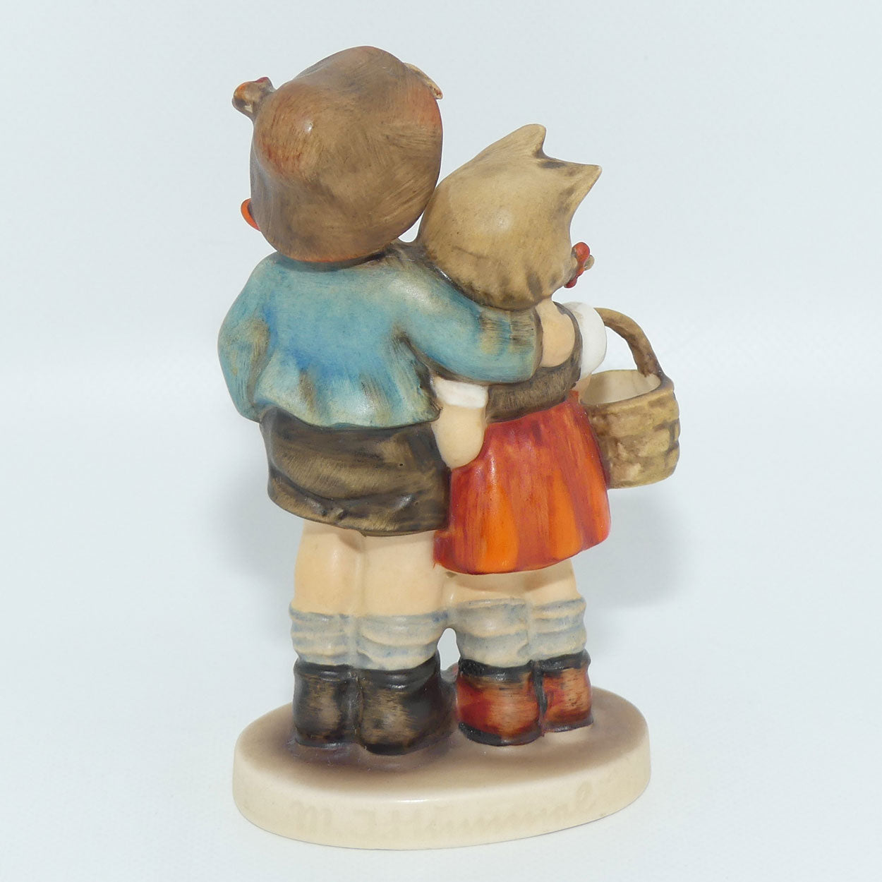 hum0094-3-0-mi-hummel-figure-surprise-tmk3