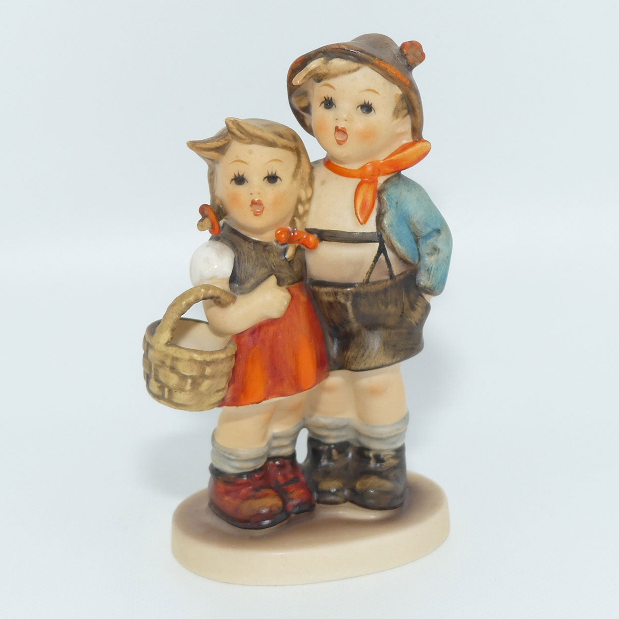 hum0094-3-0-mi-hummel-figure-surprise-tmk3