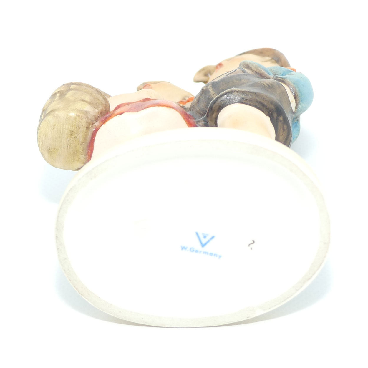 hum0094-3-0-mi-hummel-figure-surprise-tmk3