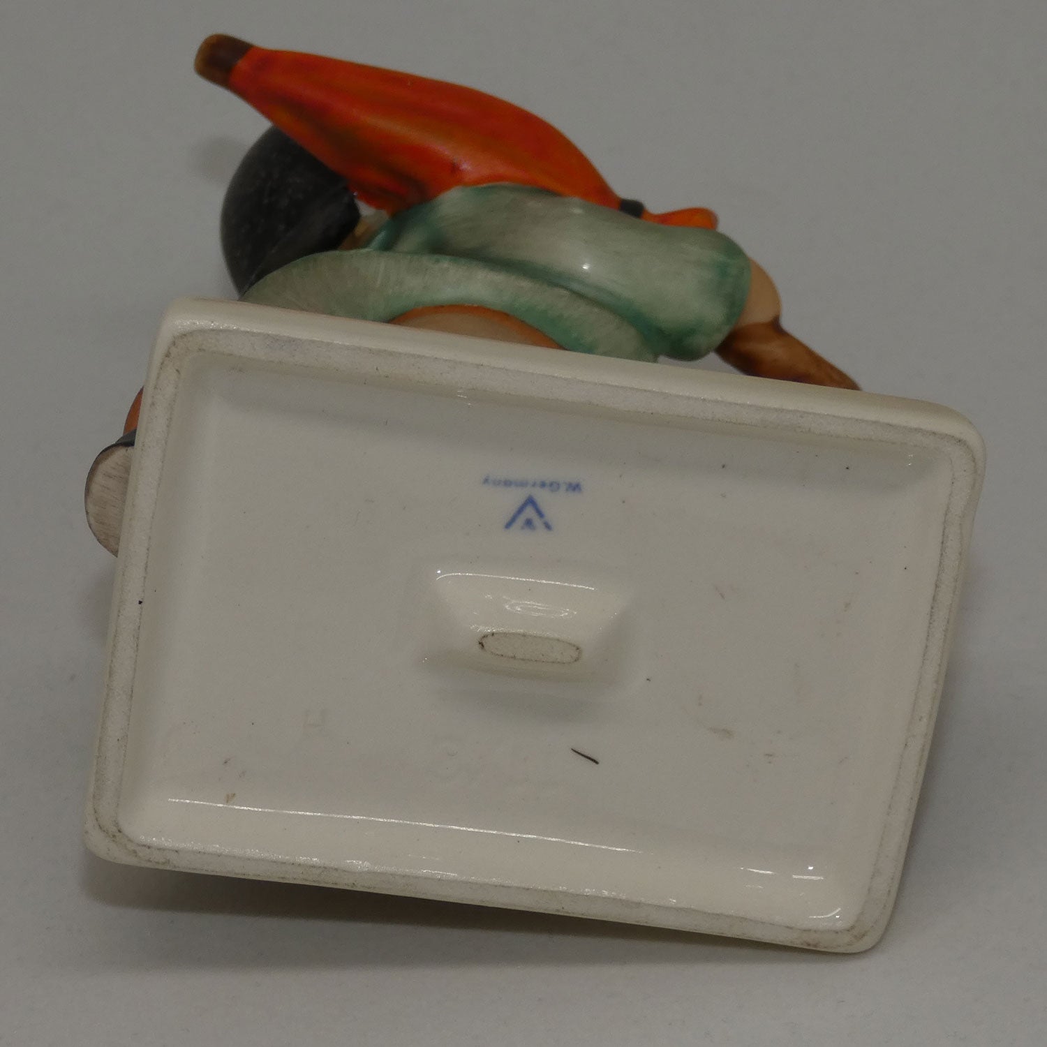 hum11-mi-hummel-figure-merry-wanderer