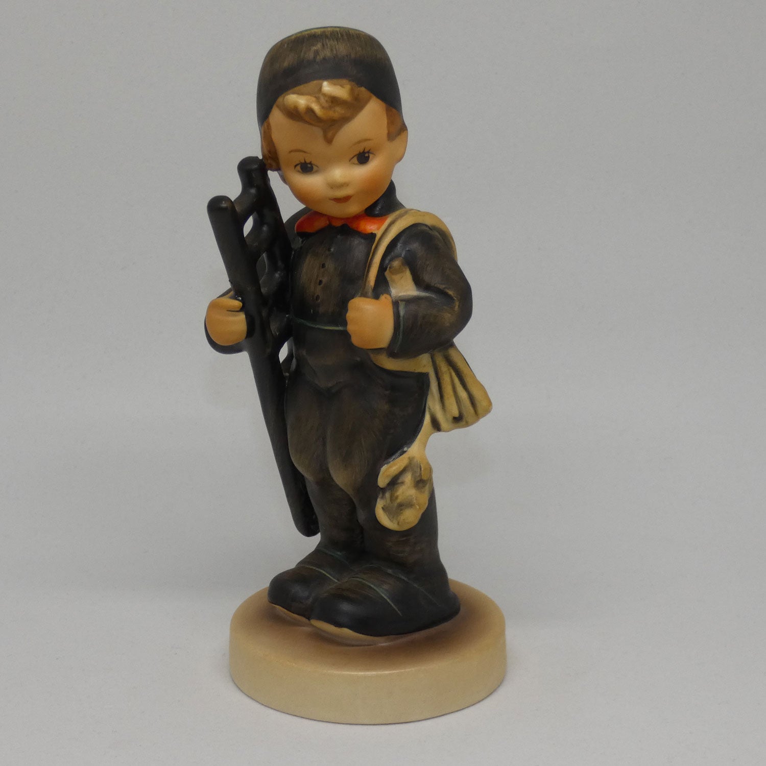 hum12-i-mi-hummel-figure-chimney-sweep