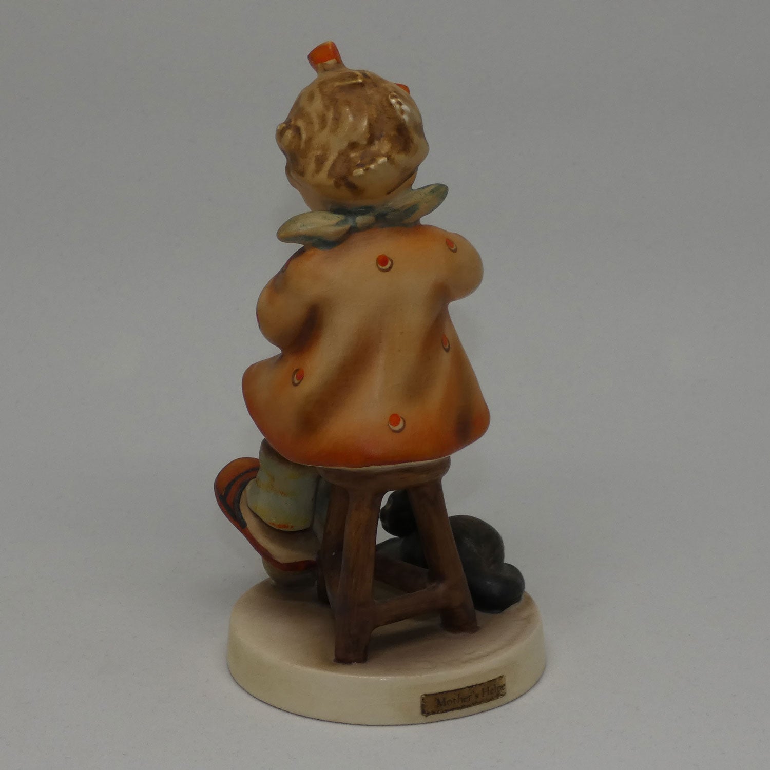 hum133-mi-hummel-mothers-helper