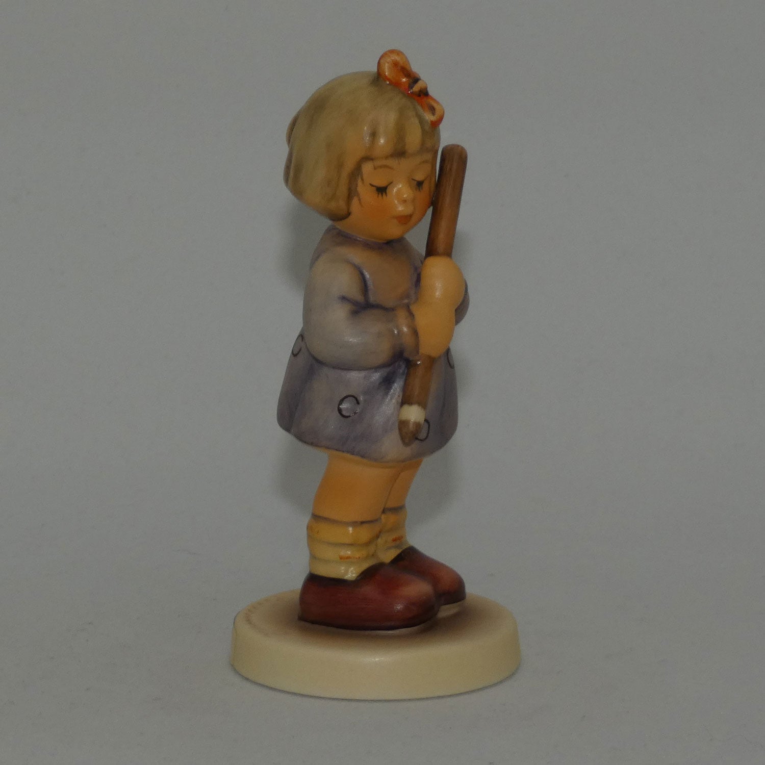 hum2087-a-mi-hummel-figure-sharpest-student