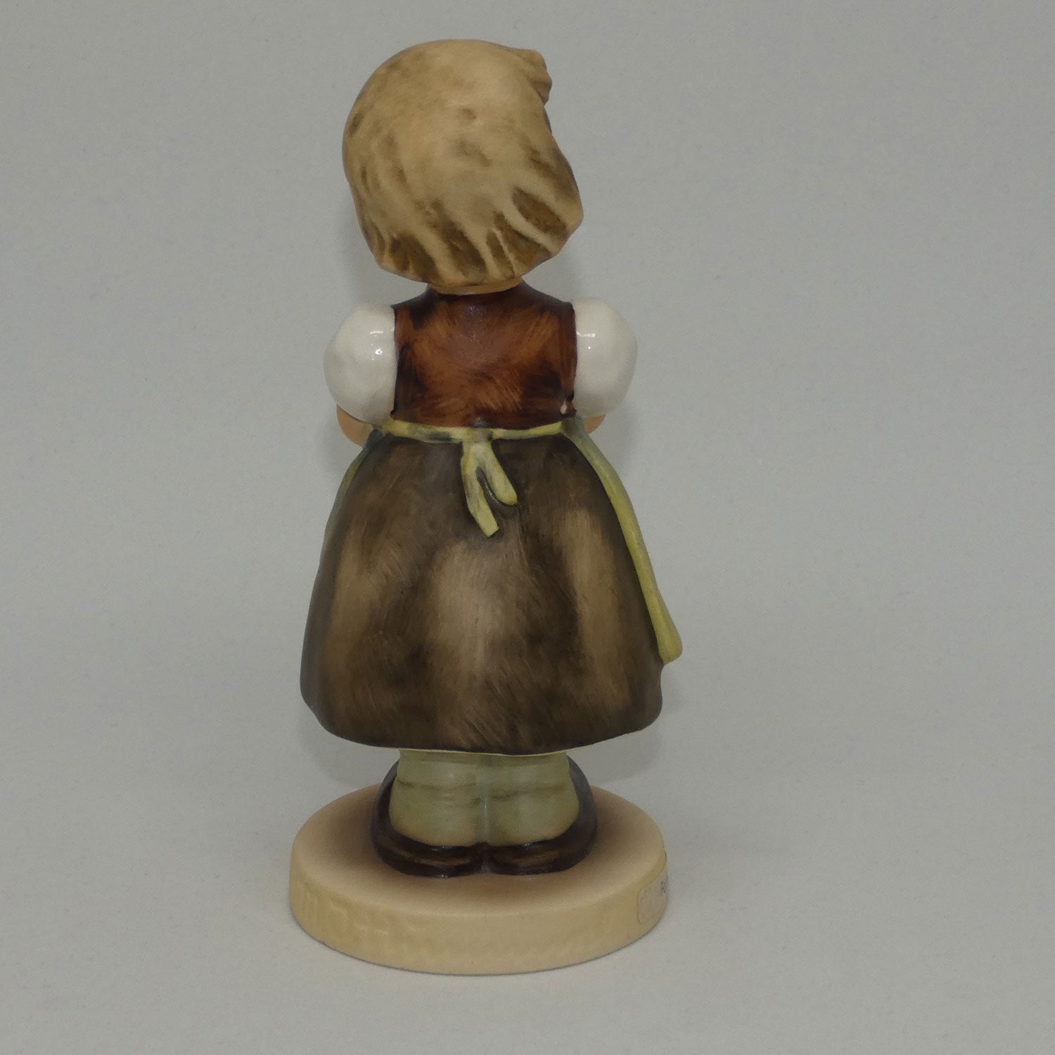 hum257-mi-hummel-figure-for-mother