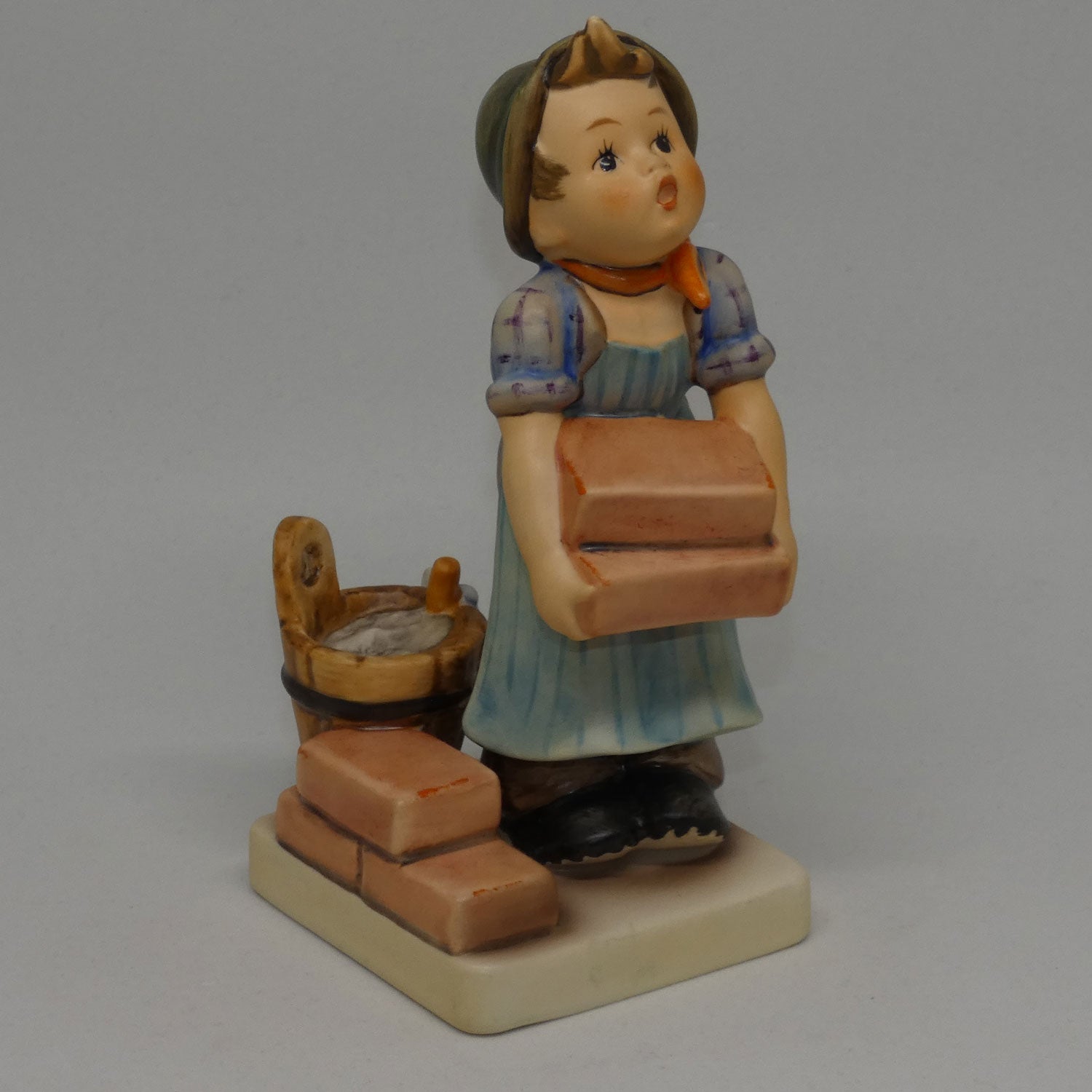 hum305-mi-hummel-figure-the-builder