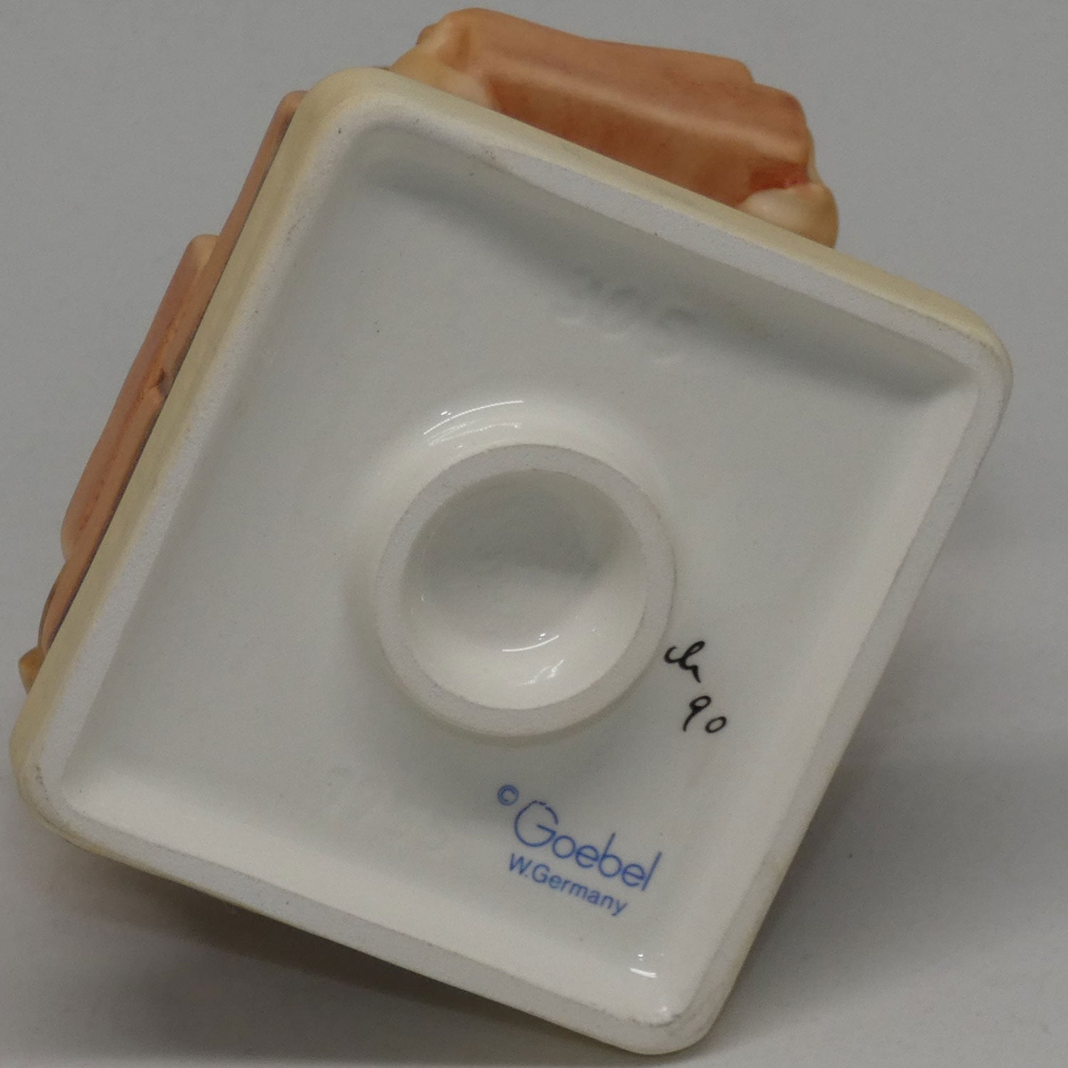 hum305-mi-hummel-figure-the-builder