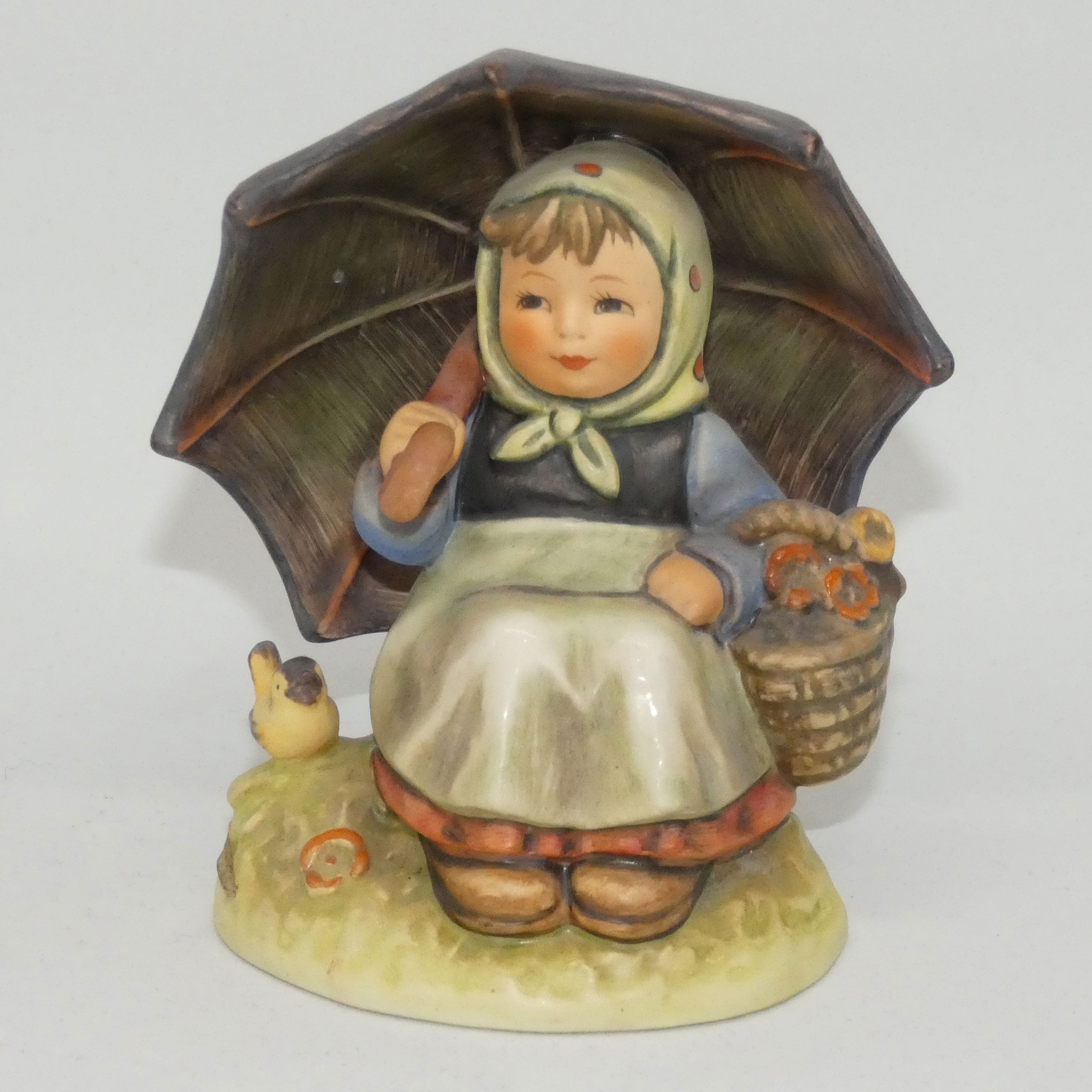 hum408-0-mi-hummel-figure-smiling-through