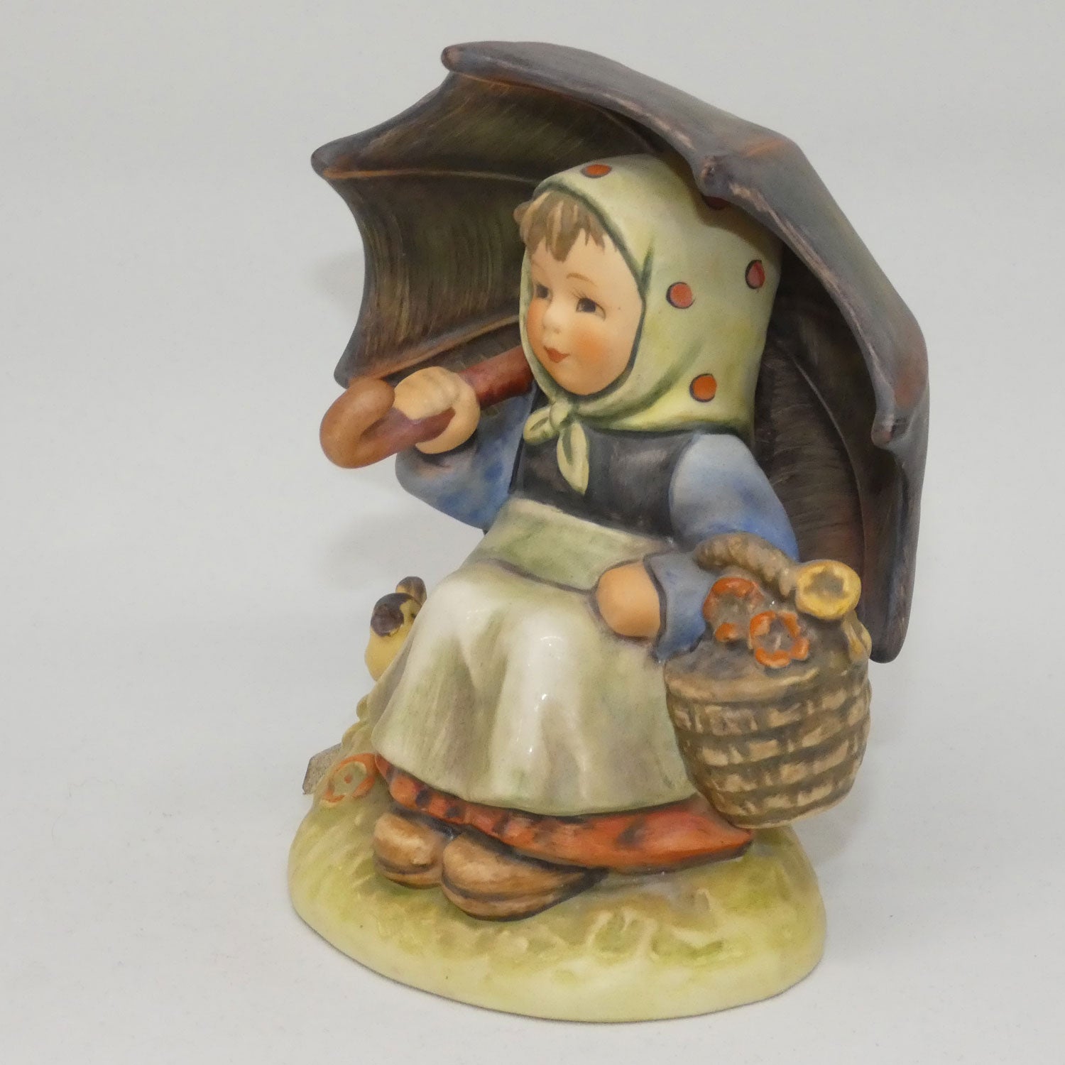 hum408-0-mi-hummel-figure-smiling-through