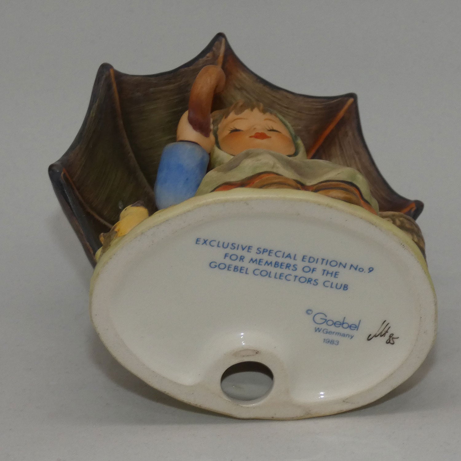 hum408-0-mi-hummel-figure-smiling-through