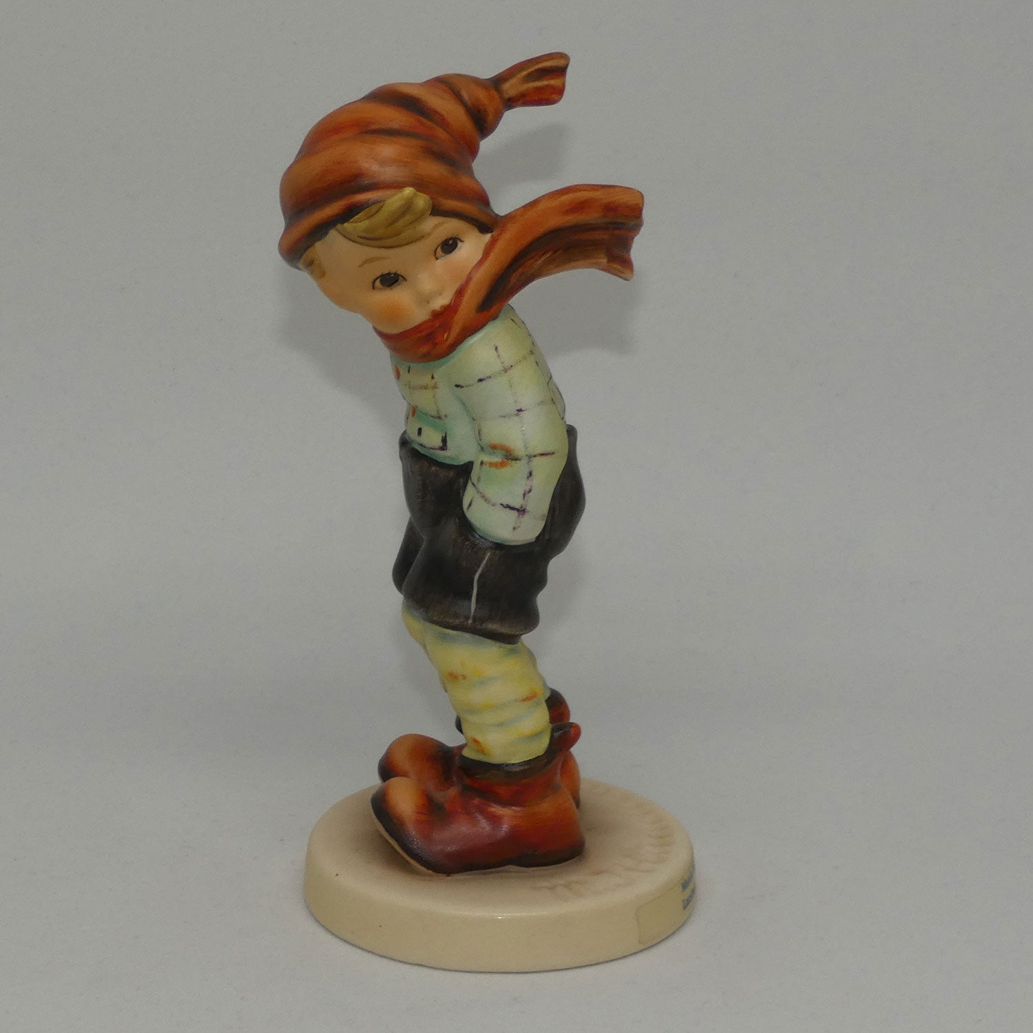 hum43-mi-hummel-figure-march-winds