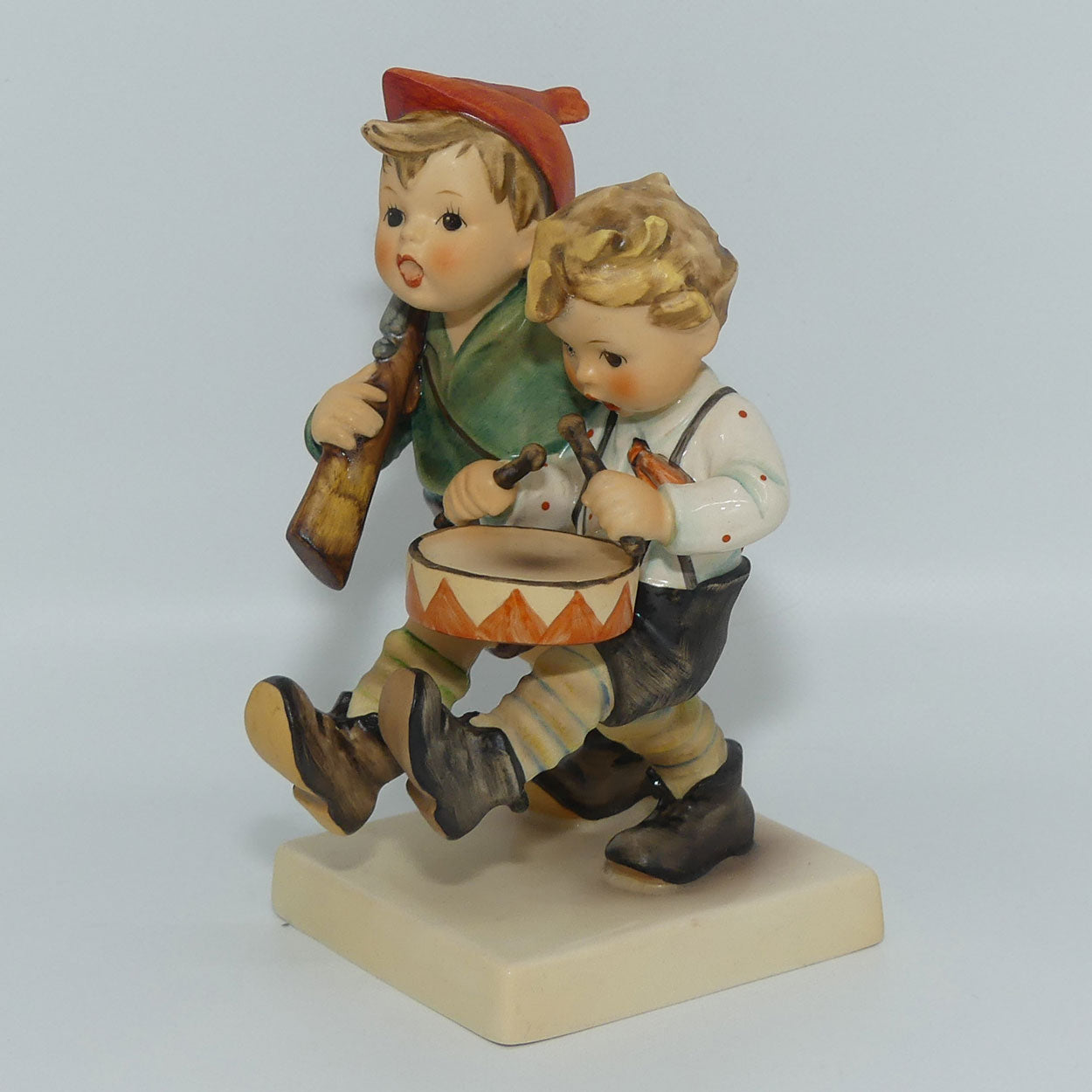 hum50-i-mi-hummel-figure-volunteers