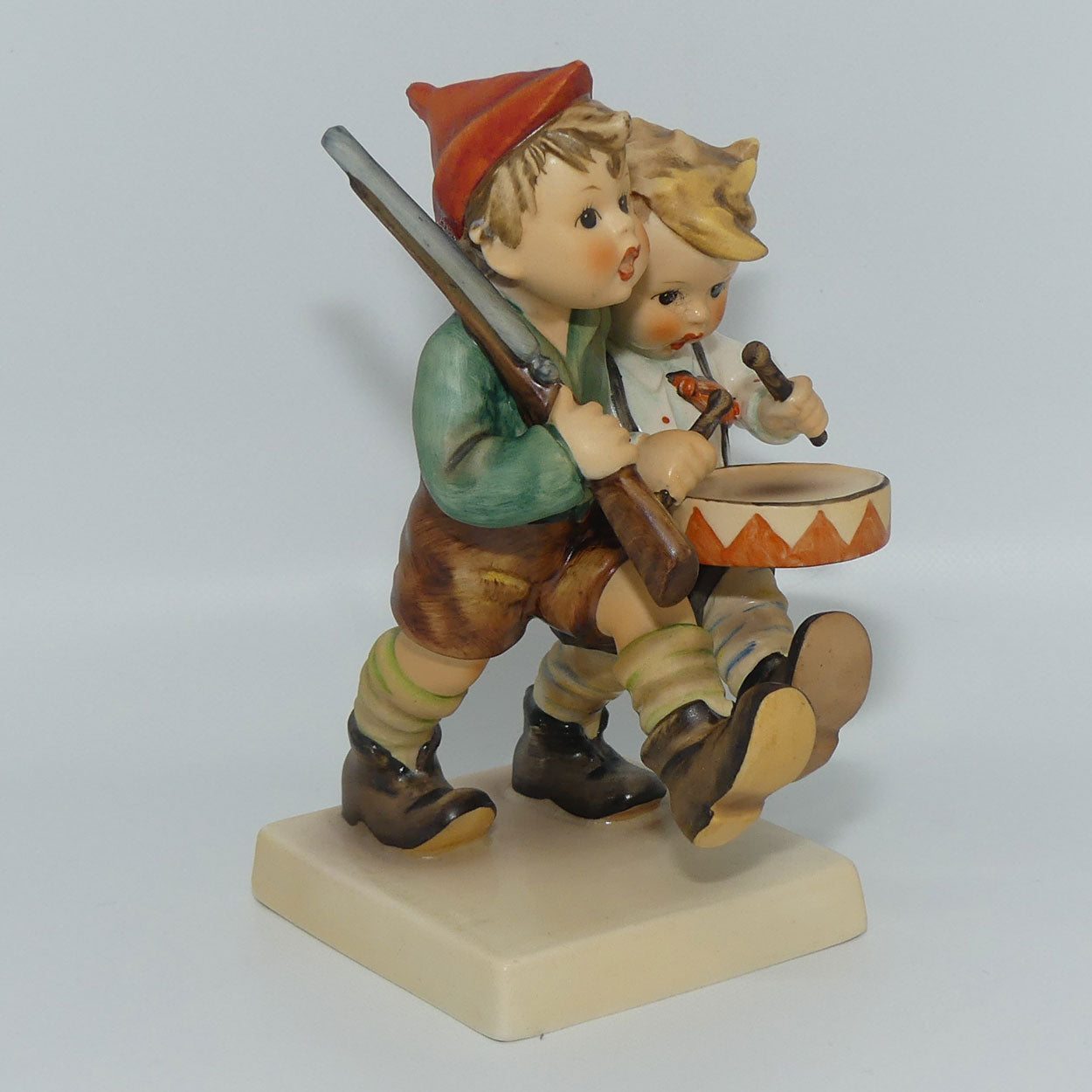 hum50-i-mi-hummel-figure-volunteers