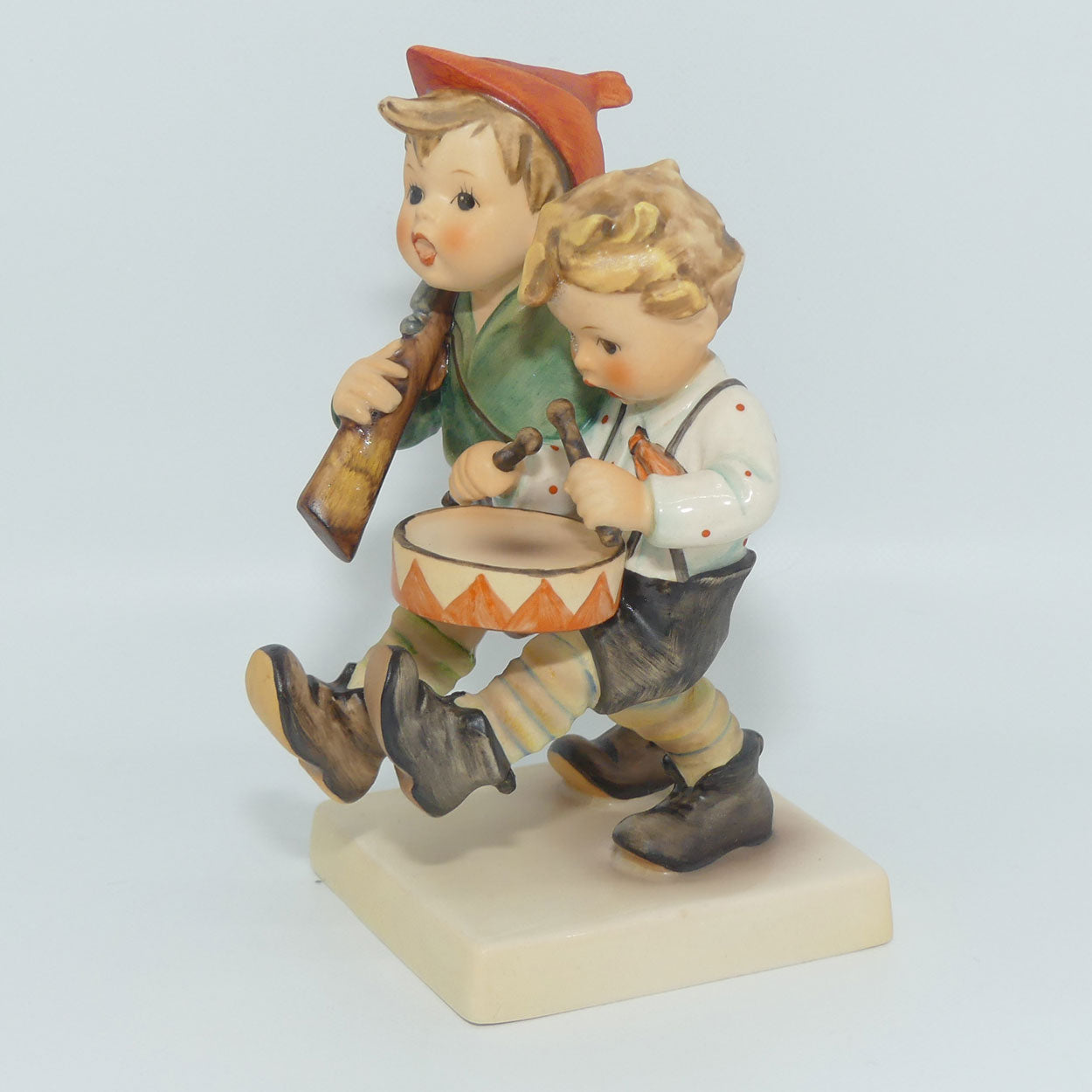 hum50-i-mi-hummel-figure-volunteers