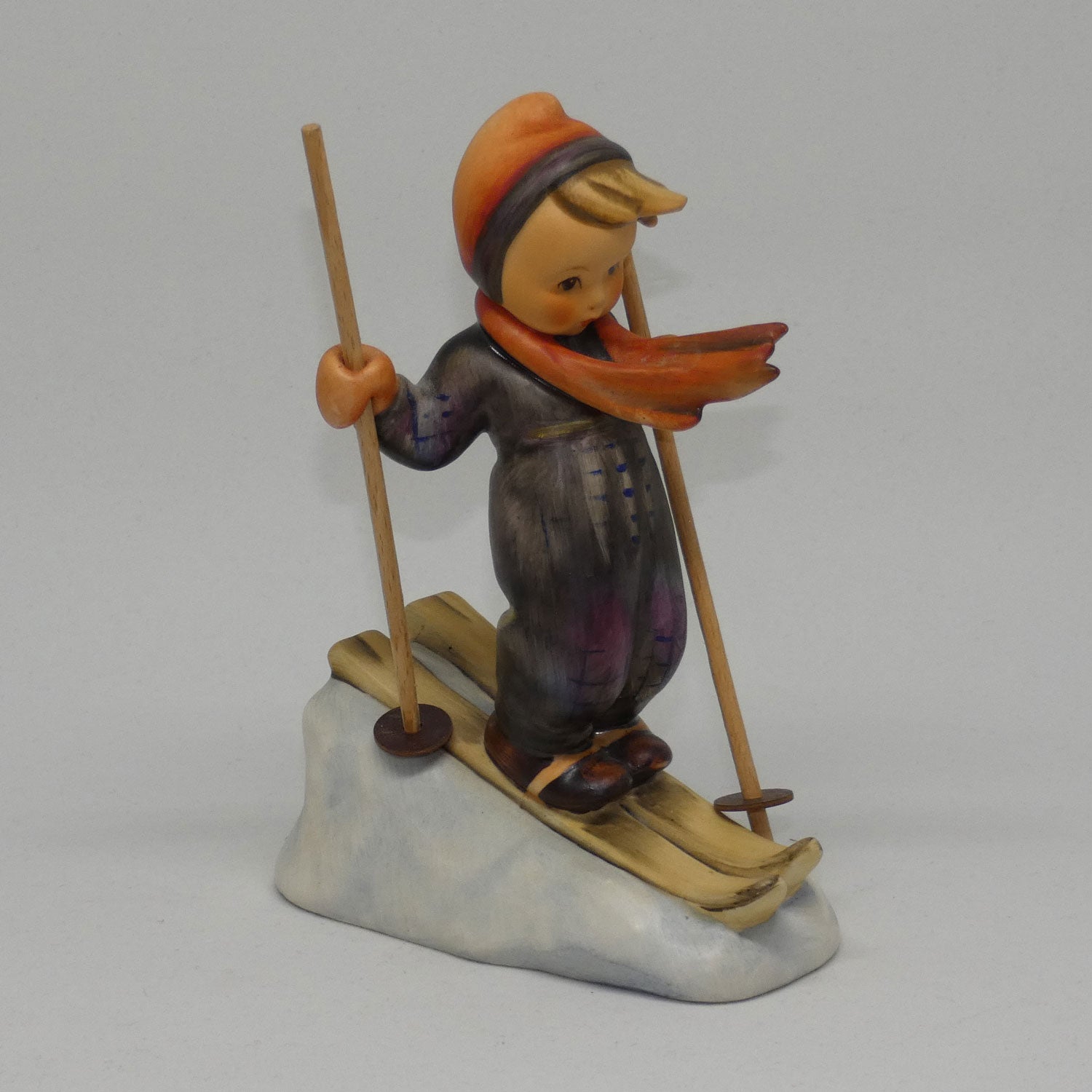 hum59-mi-hummel-figure-skier-wooden-poles