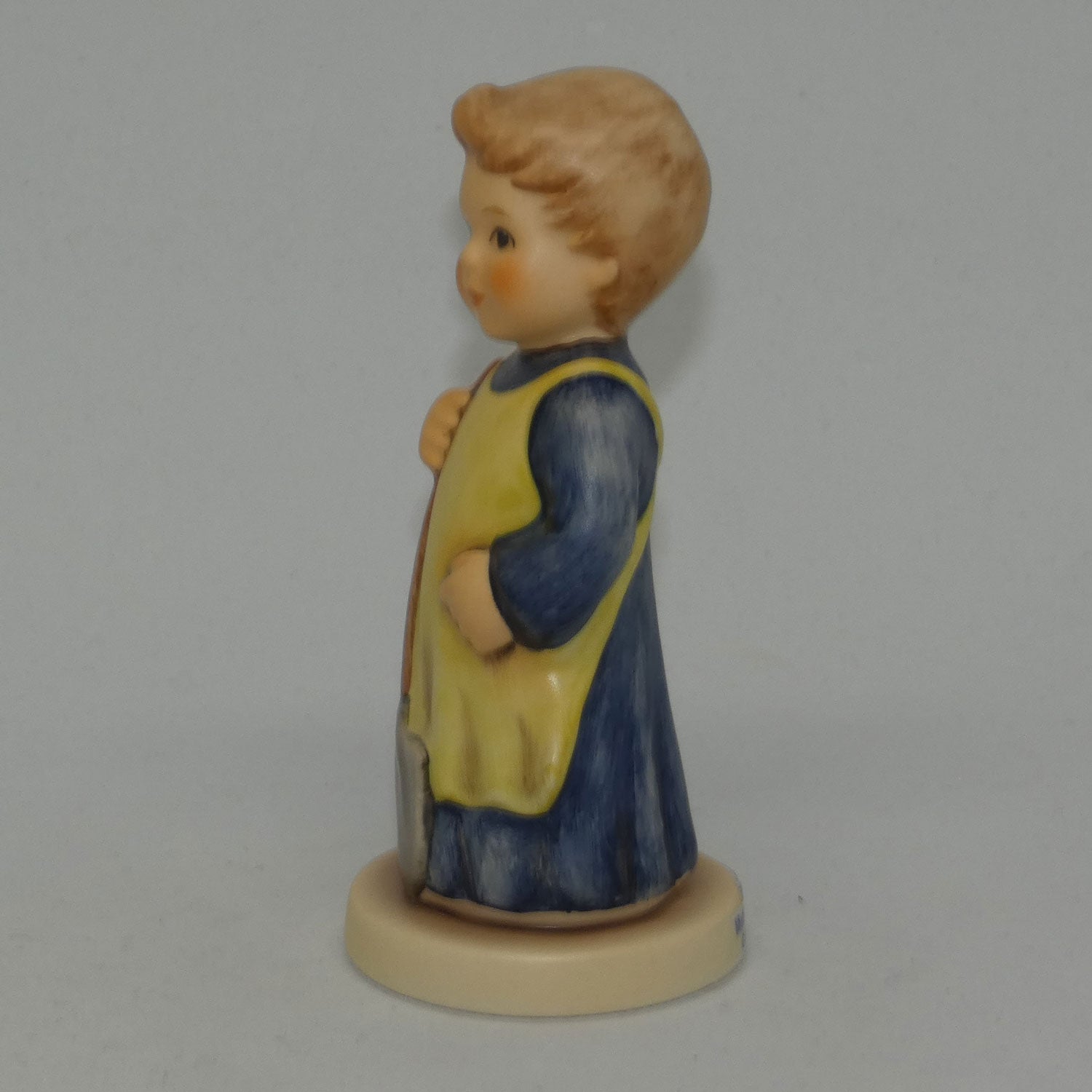 hum727-mi-hummel-figure-garden-treasures