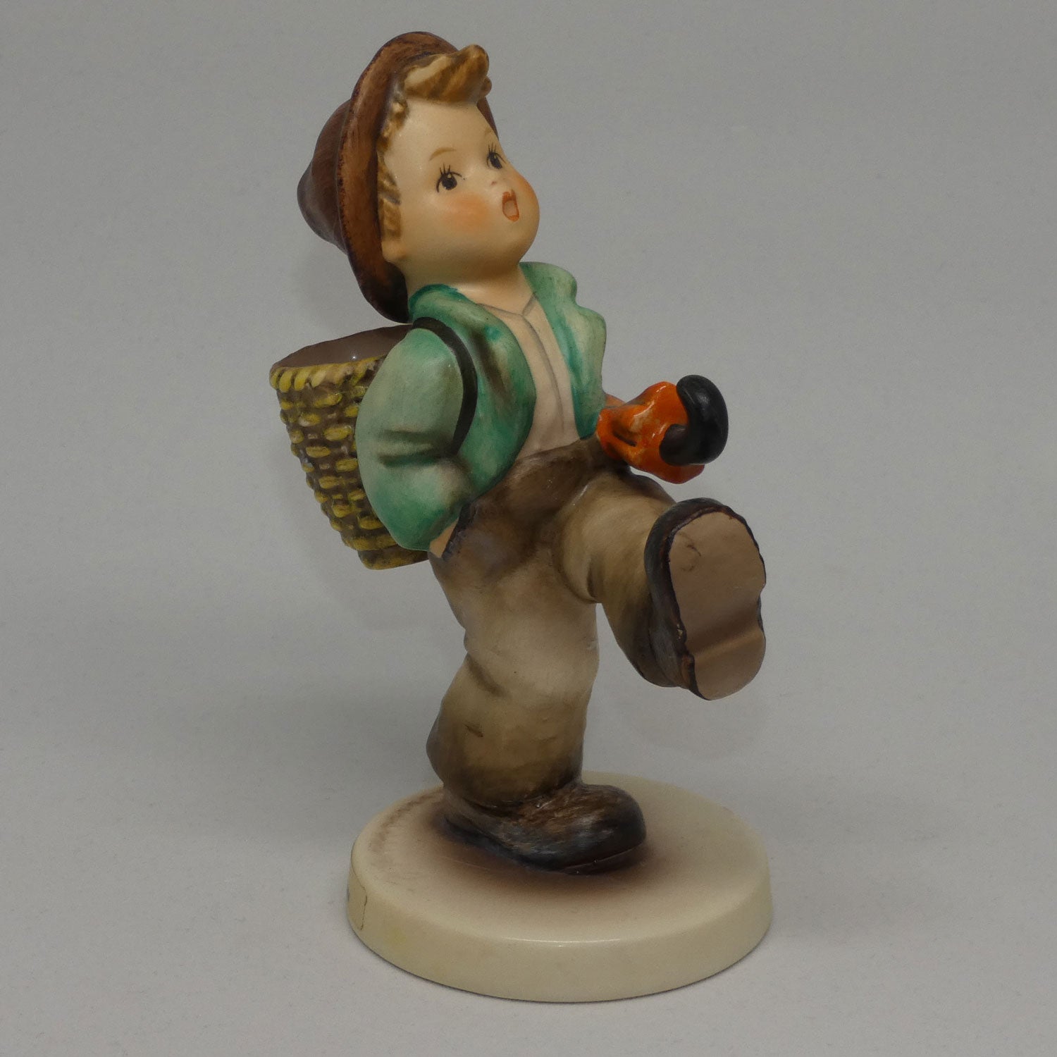 hum79-mi-hummel-figure-globe-trotter-tmk6