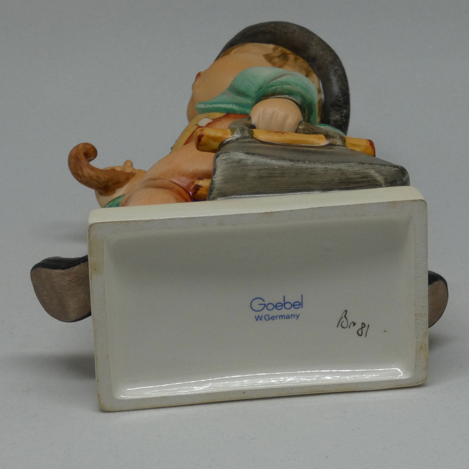 hum7-0-mi-hummel-figure-merry-wanderer