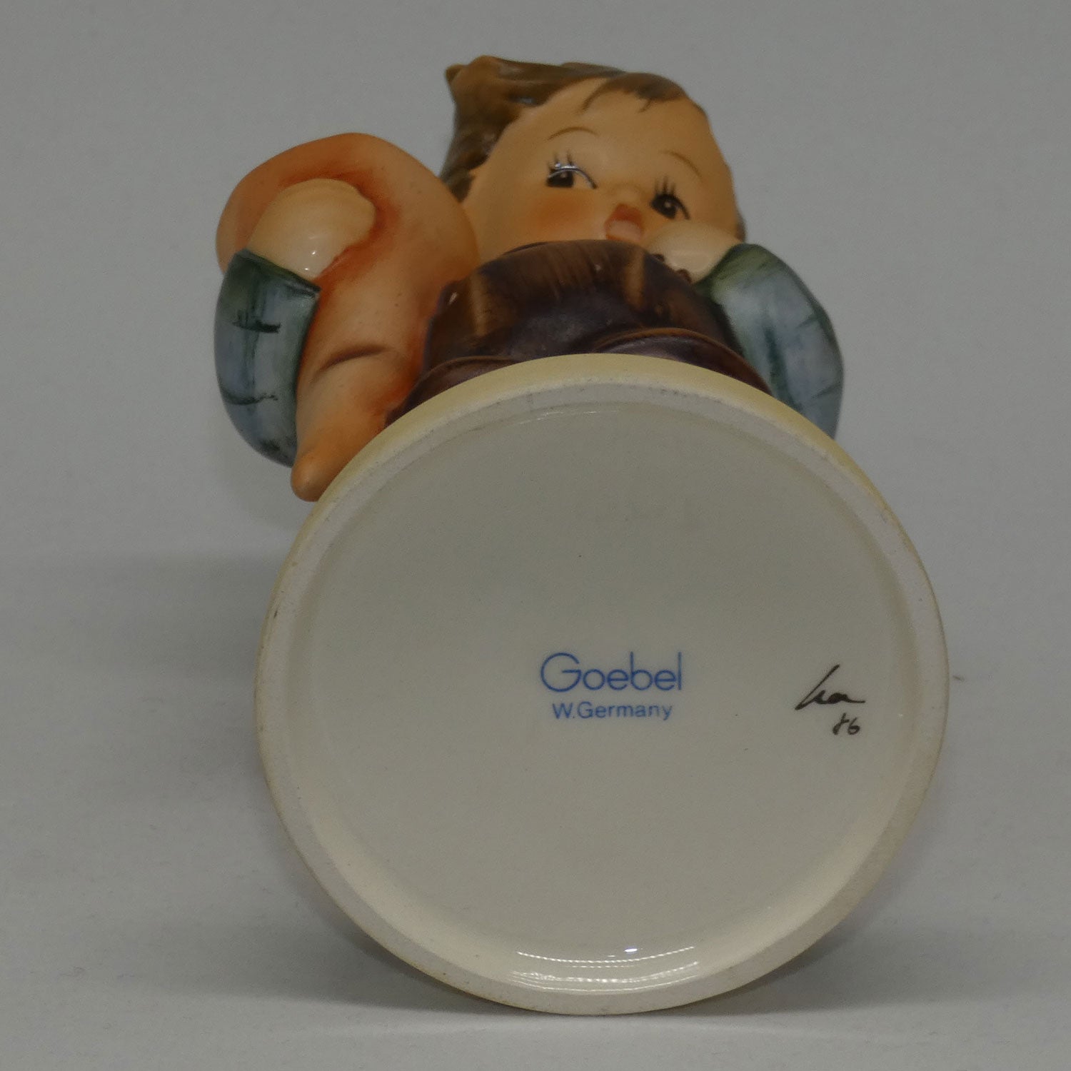 hum80-mi-hummel-figure-little-scholar