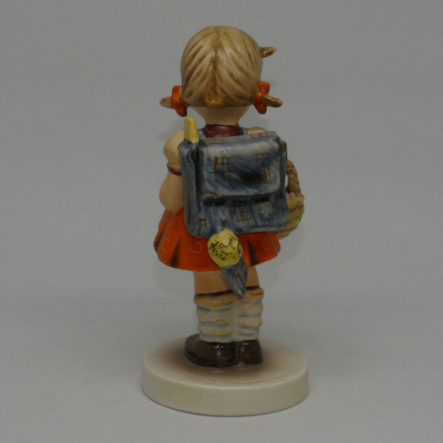 hum81-0-mi-hummel-figure-school-girl