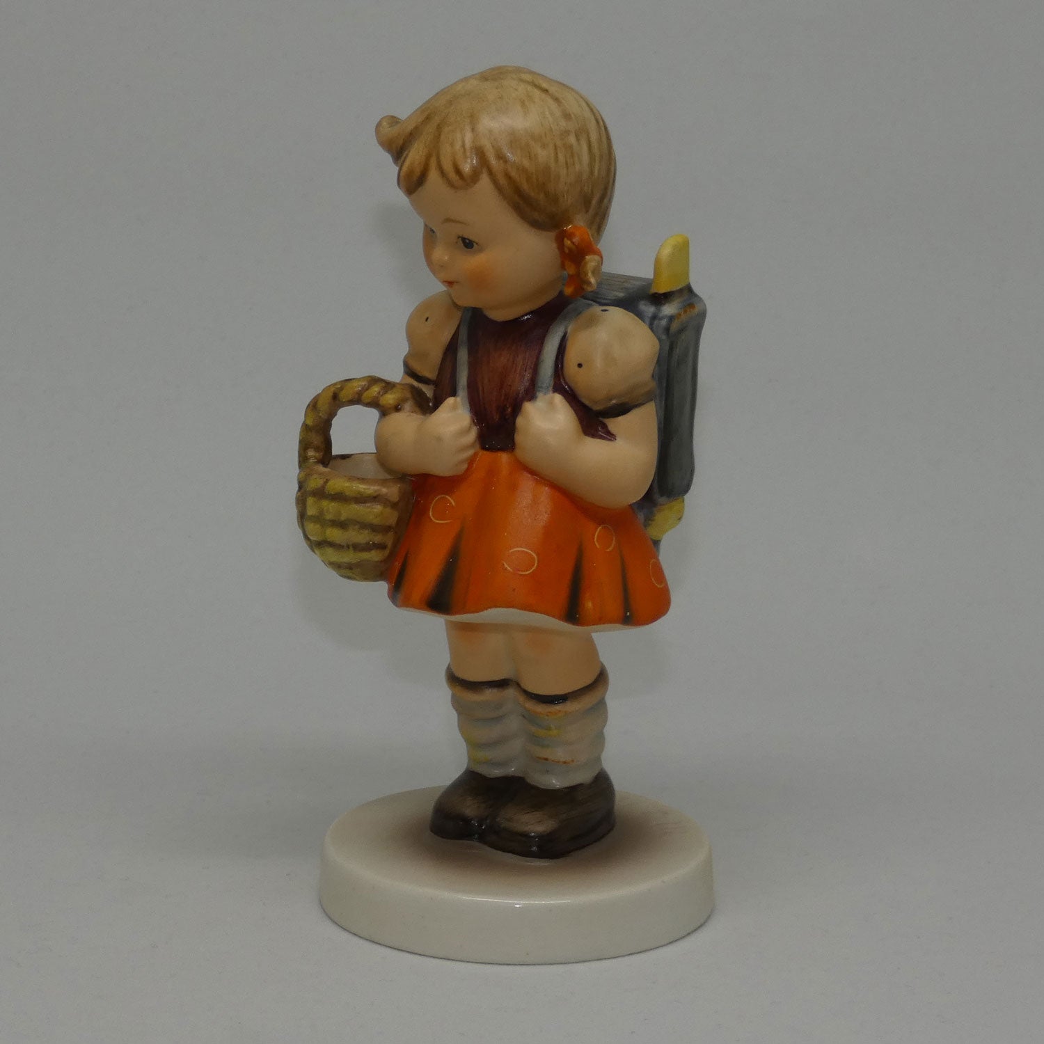 hum81-0-mi-hummel-figure-school-girl