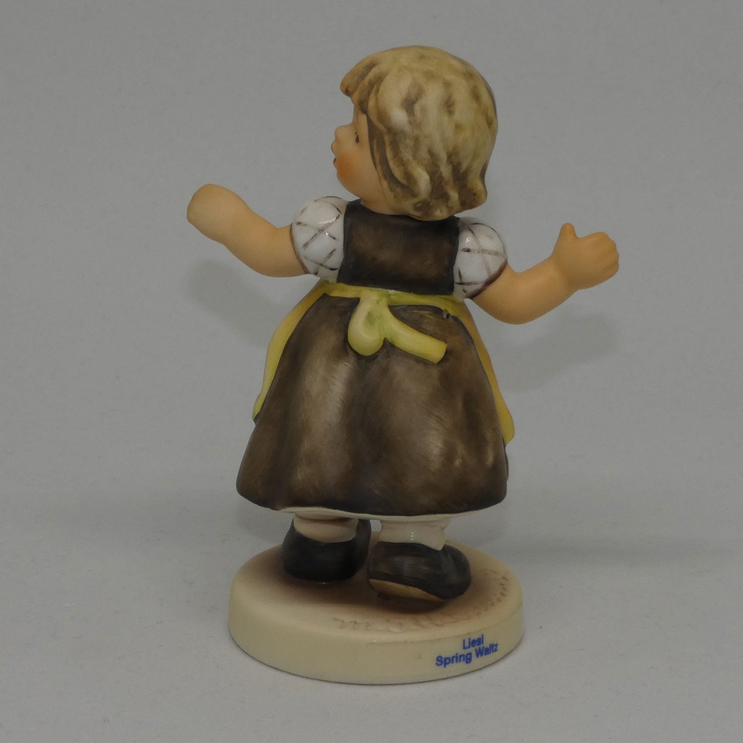 hum912b-mi-hummel-figure-spring-waltz