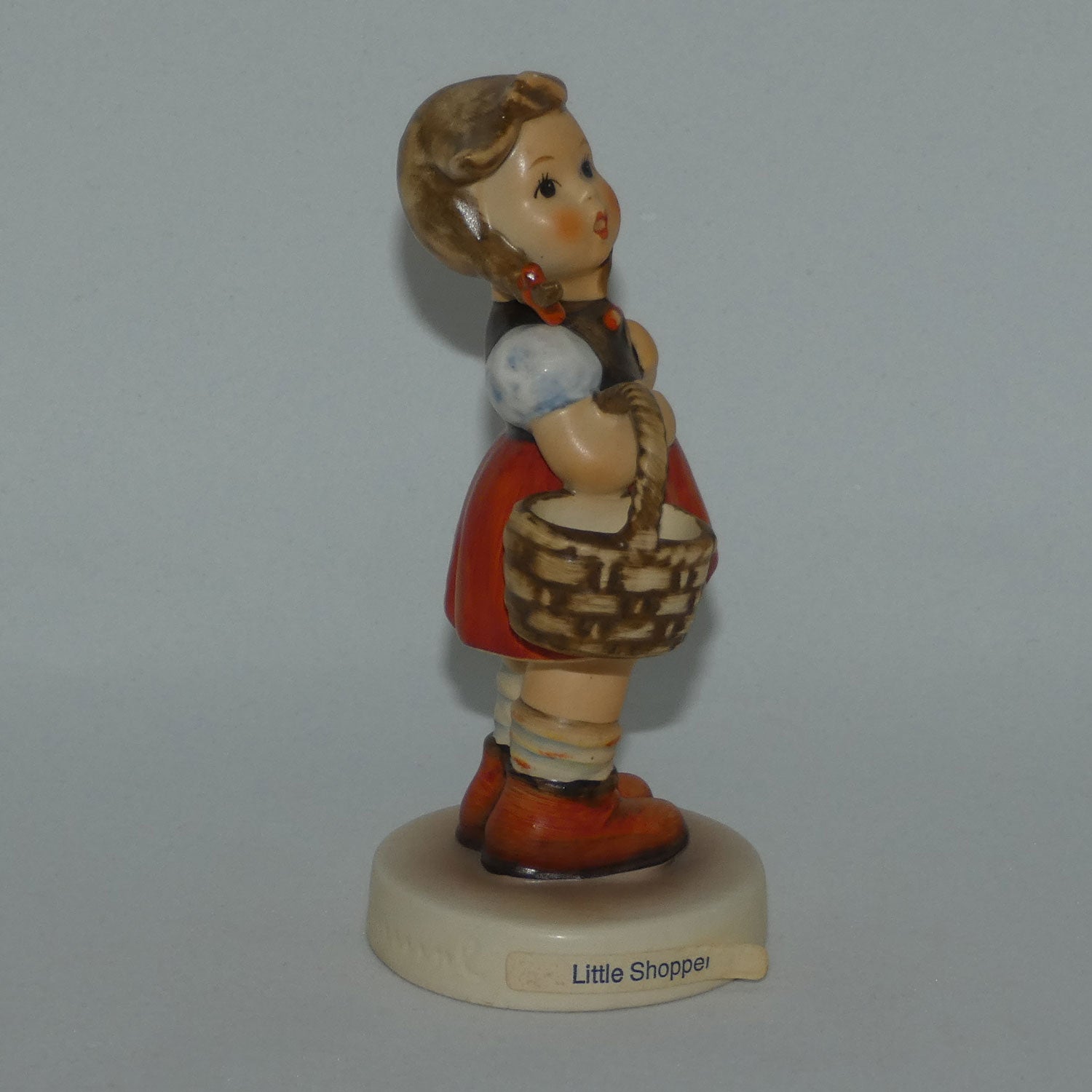 hum96-mi-hummel-figure-little-shopper