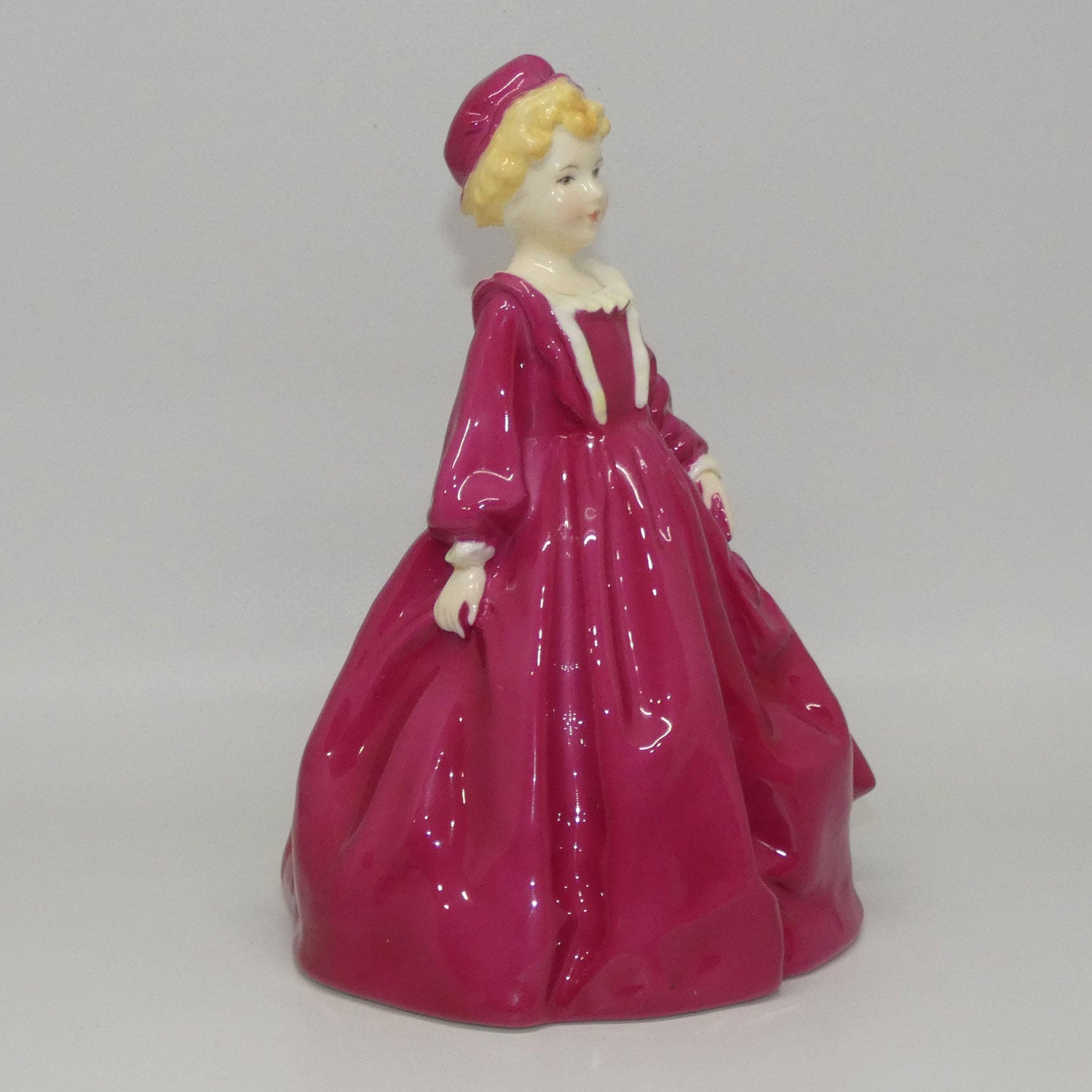 rw3081-royal-worcester-grandmothers-dress-figure