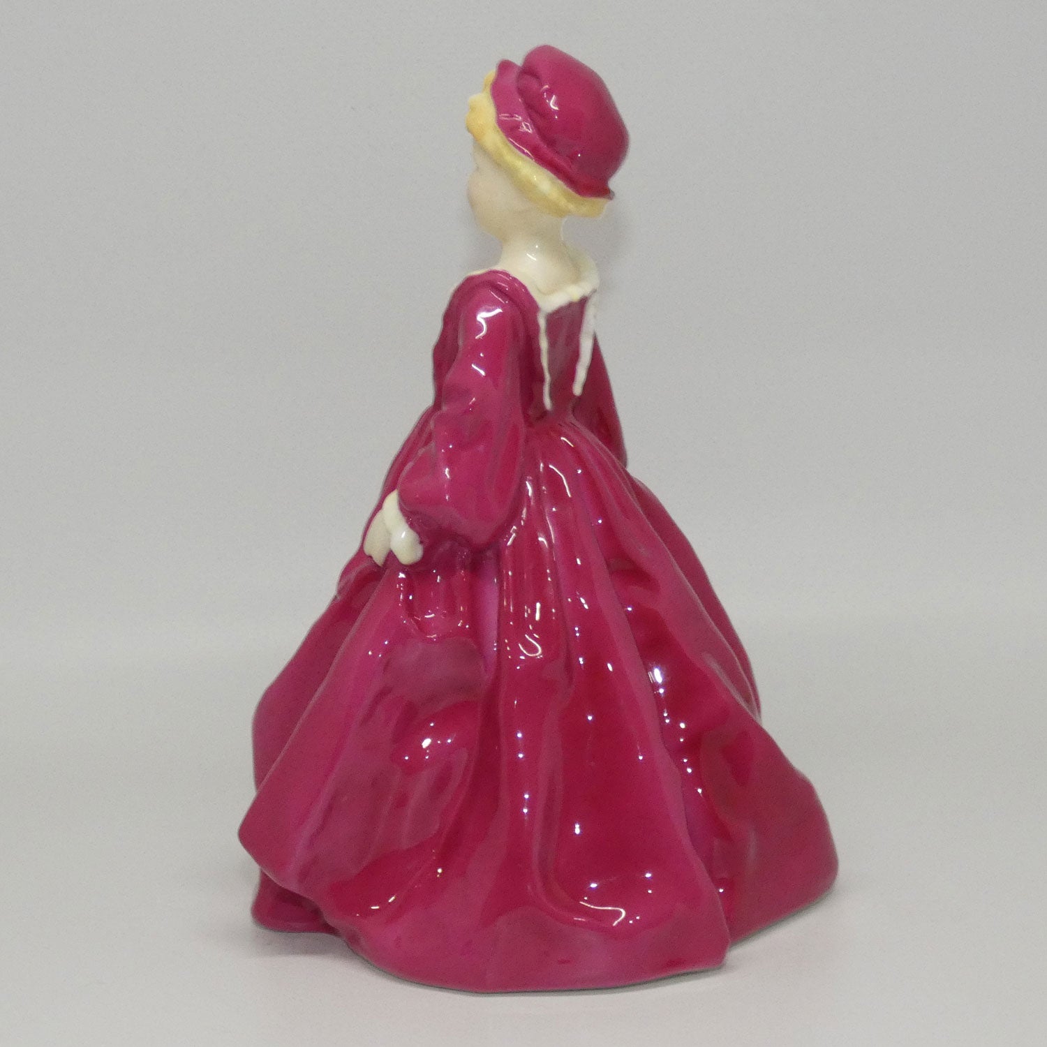 rw3081-royal-worcester-grandmothers-dress-figure