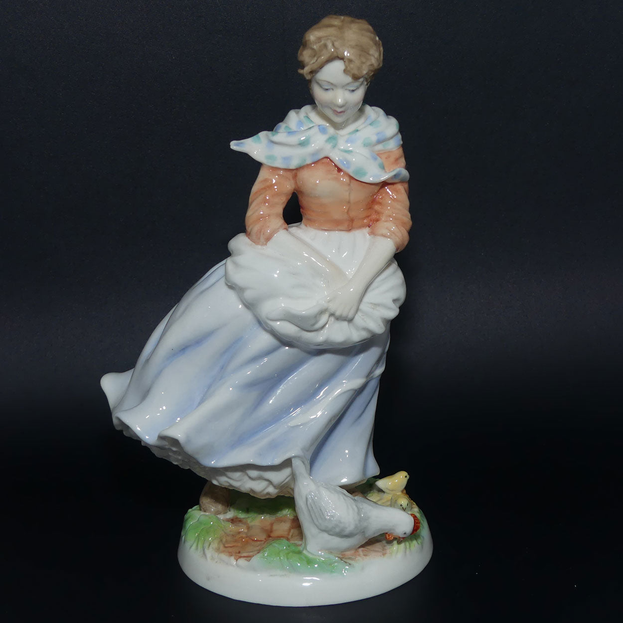 RW4373 Royal Worcester Old Country Ways figurine | A Farmer's Wife | Ltd Ed