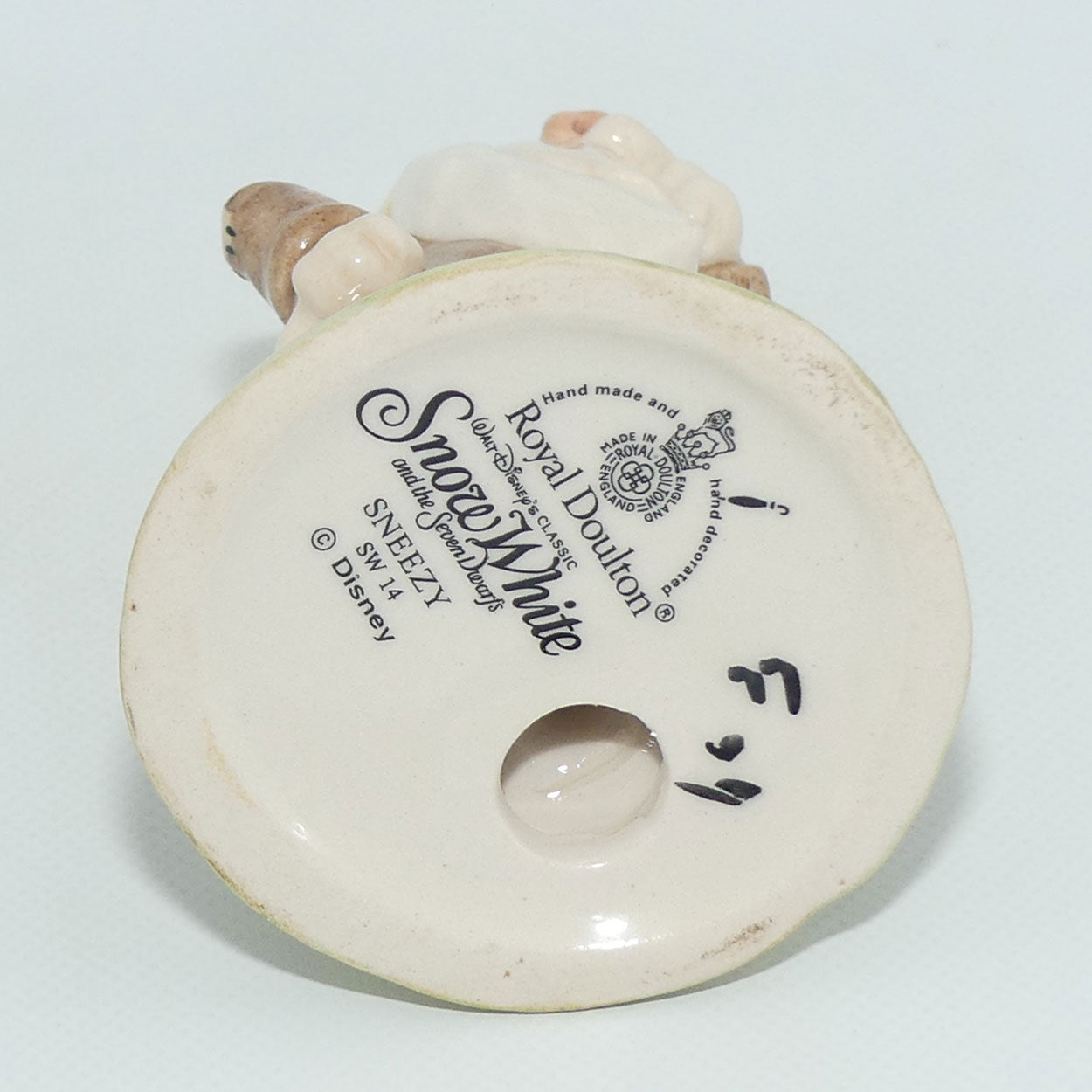 SW14 Royal Doulton Disney Snow White and Seven Dwarfs figure | Sneezy