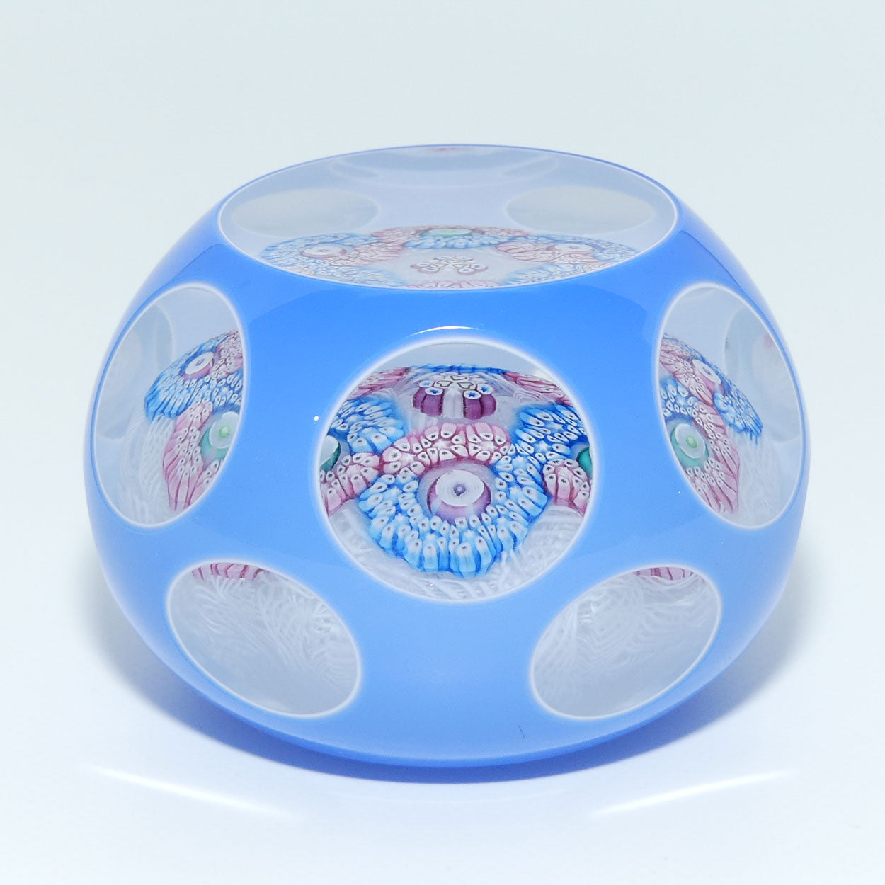 John Deacons Scotland Millefiori Interlocking Trefoil on Lace | Facetted Overlay small paperweight