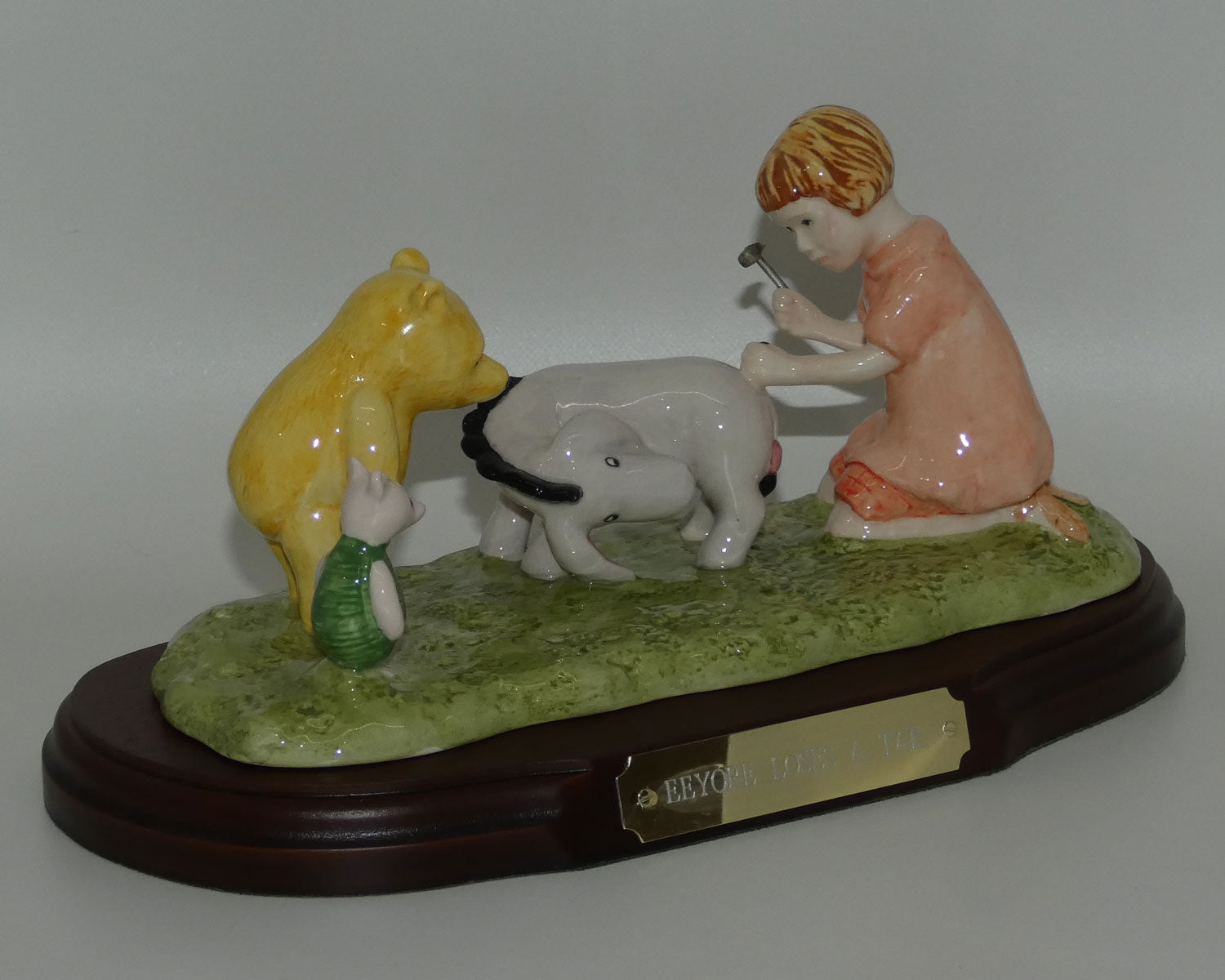 royal-doulton-winnie-the-pooh-wp15-eeyore-loses-a-tail-tableau