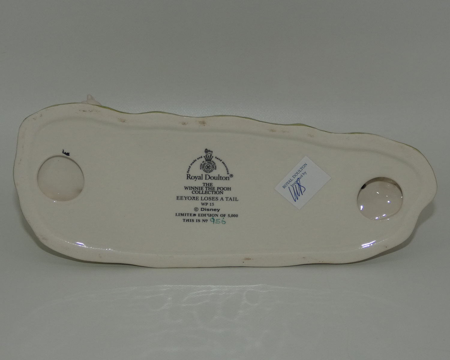 royal-doulton-winnie-the-pooh-wp15-eeyore-loses-a-tail-tableau