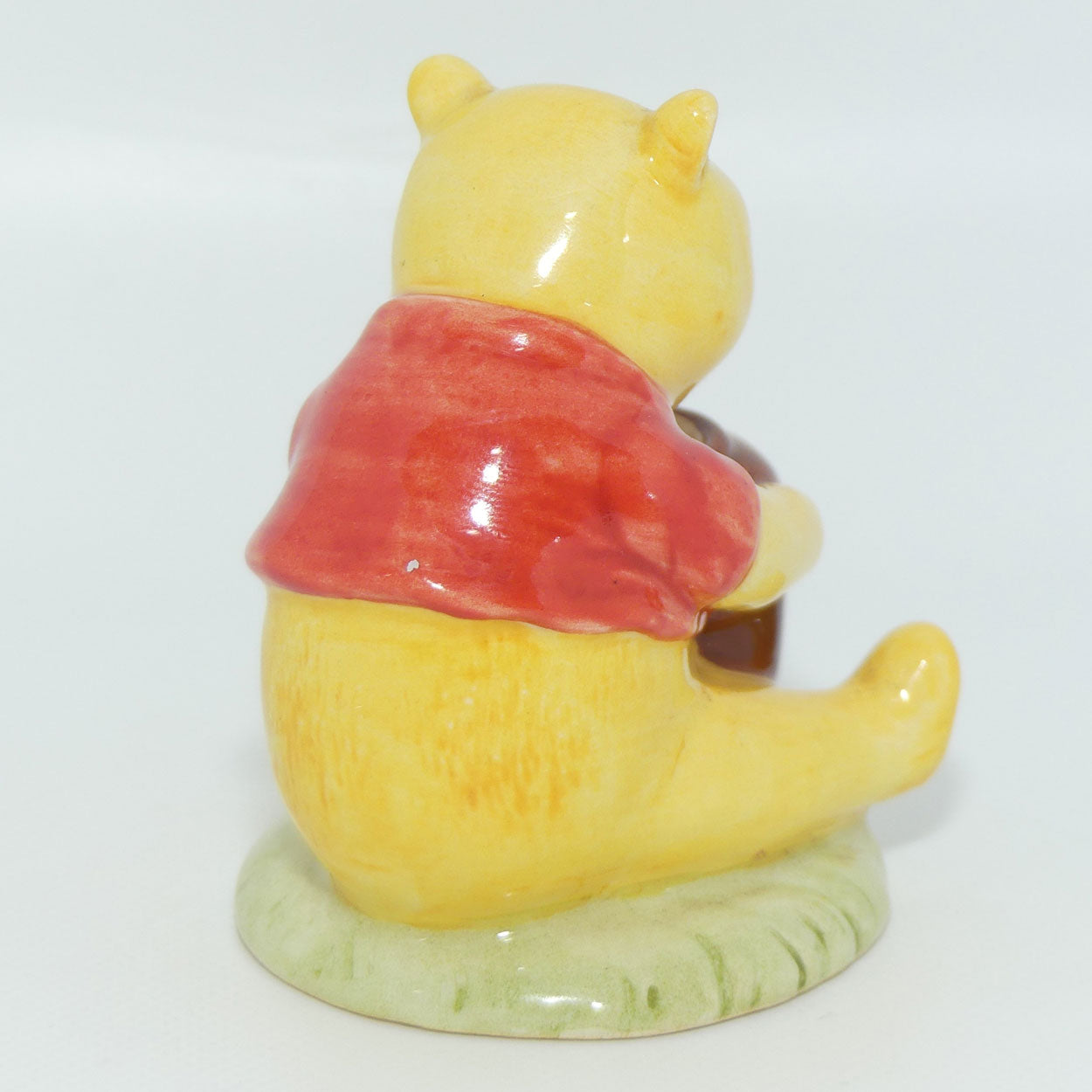 WP01 Royal Doulton Winnie the Pooh figure | Winnie the Pooh and the Honey Pot