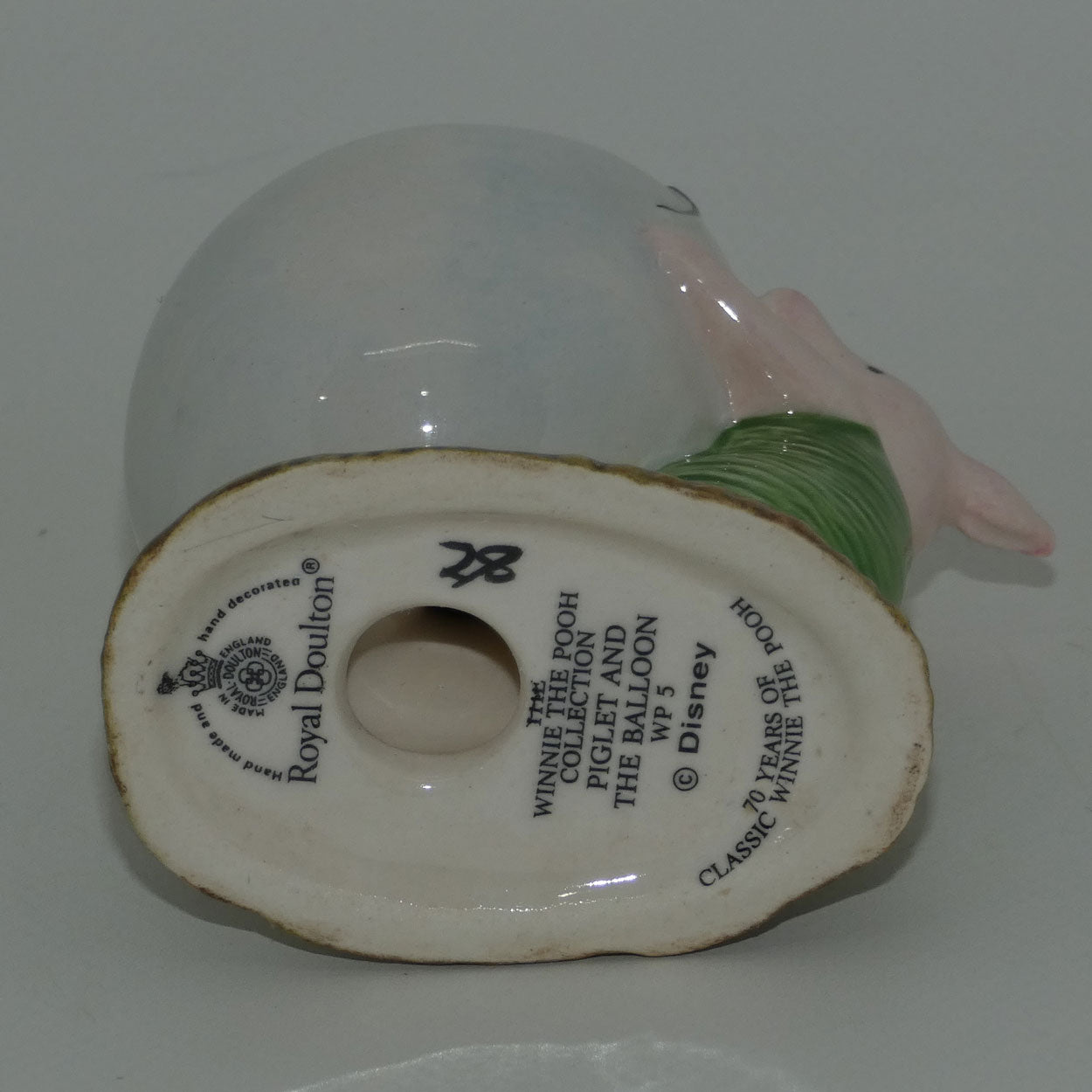 royal-doulton-winnie-the-pooh-wp5-piglet-and-the-balloon