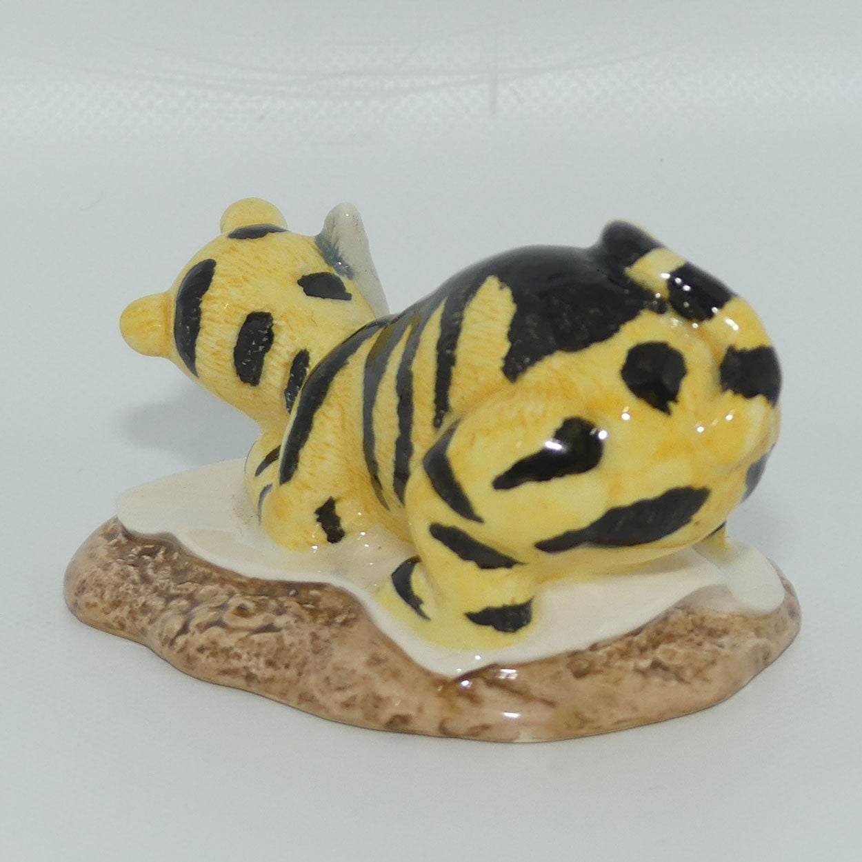 WP06 Royal Doulton Winnie the Pooh figure | Tigger signs the Rissolution