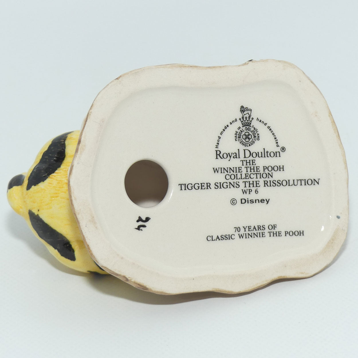WP06 Royal Doulton Winnie the Pooh figure | Tigger signs the Rissolution