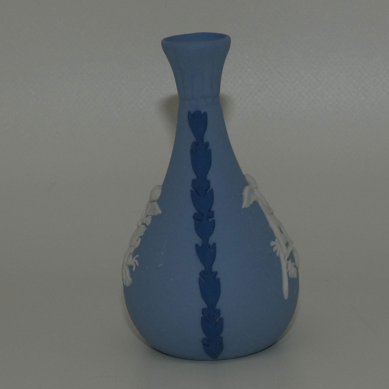 wedgwood-jasper-seasons-twcs-mini-bud-vase-autumn