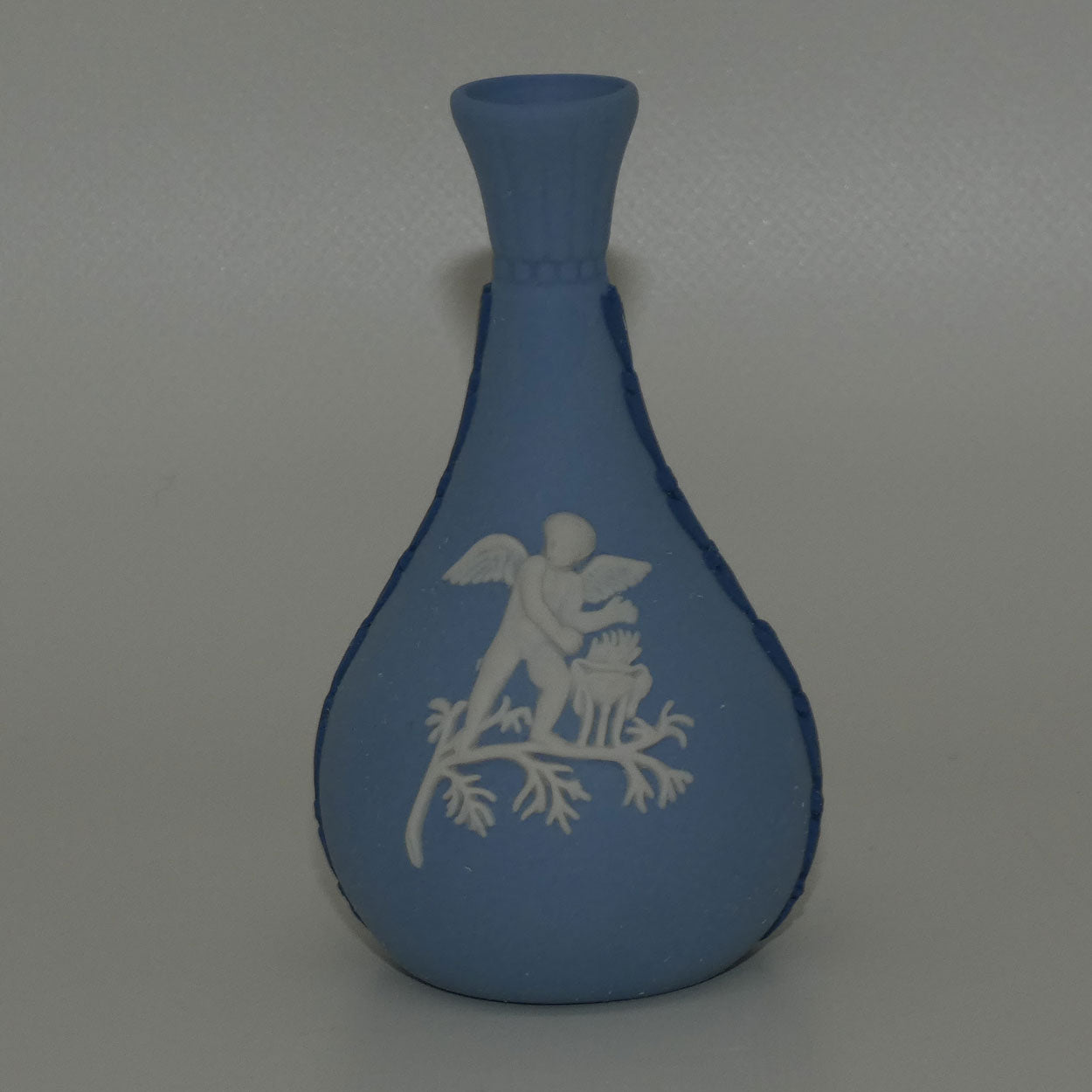 wedgwood-jasper-seasons-twcs-mini-bud-vase-autumn